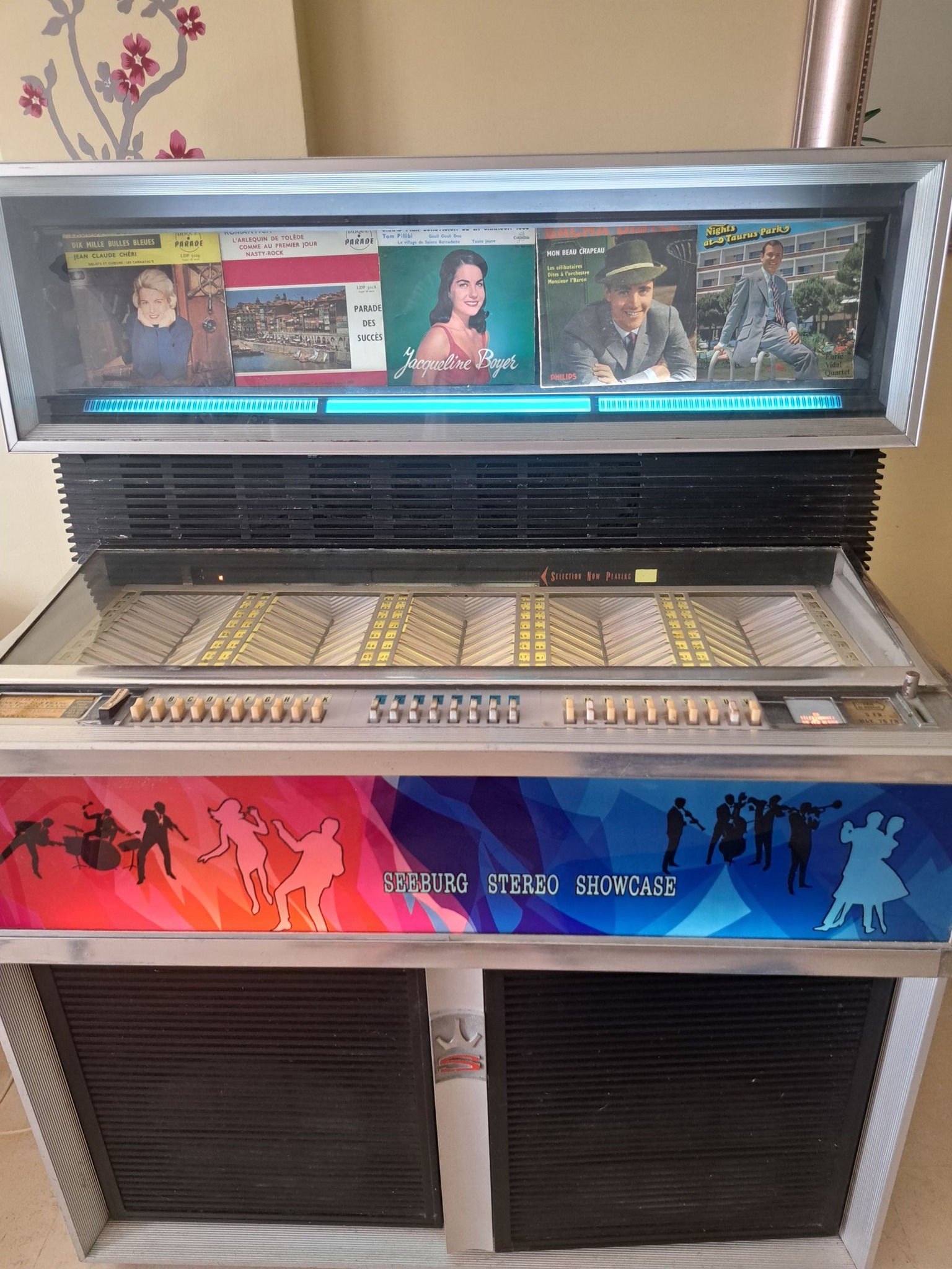 Seeburg stereo showcase jukebox for sale