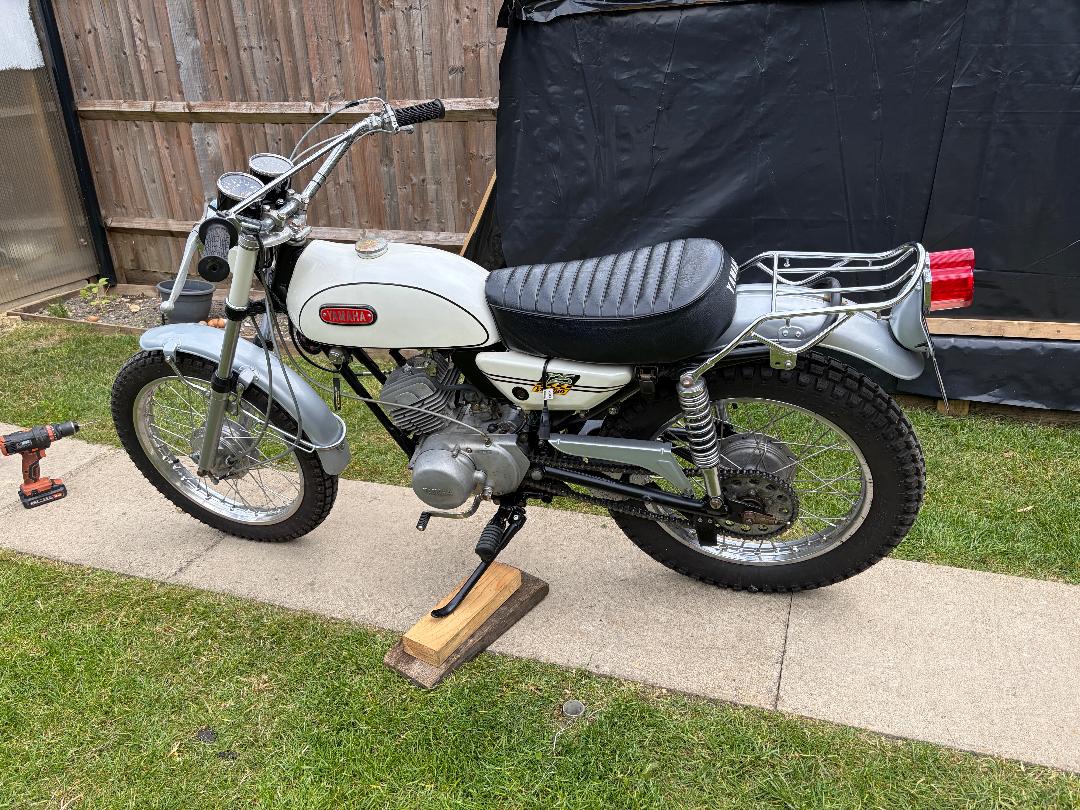 What fender fits Yamaha AT1 for custom look?