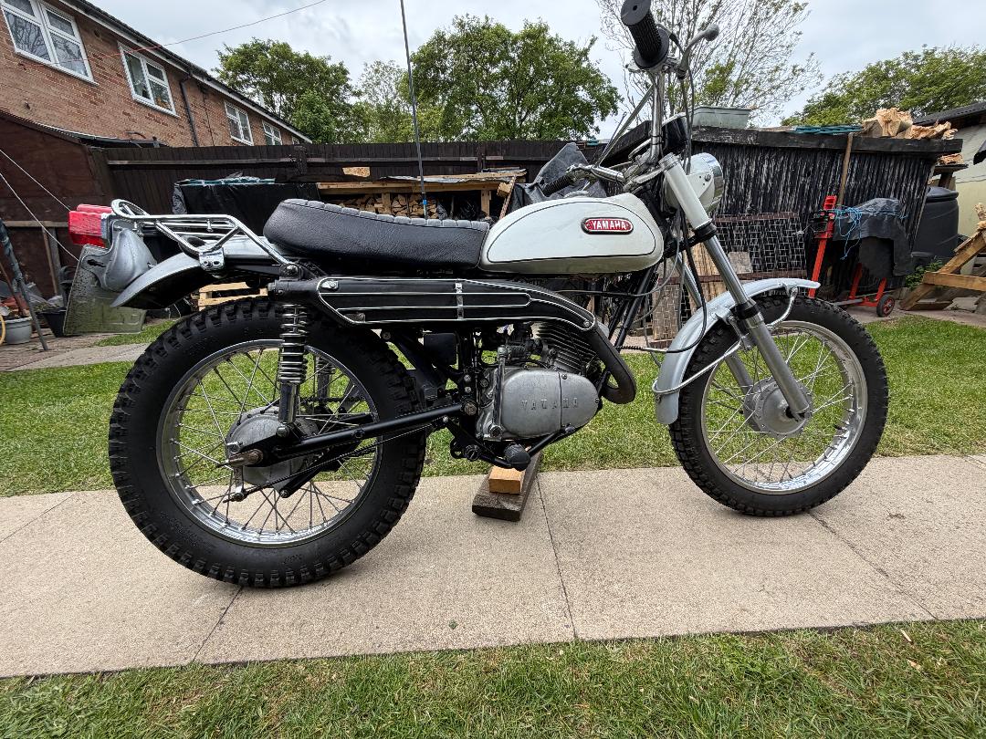 What fender fits Yamaha AT1 for custom look?