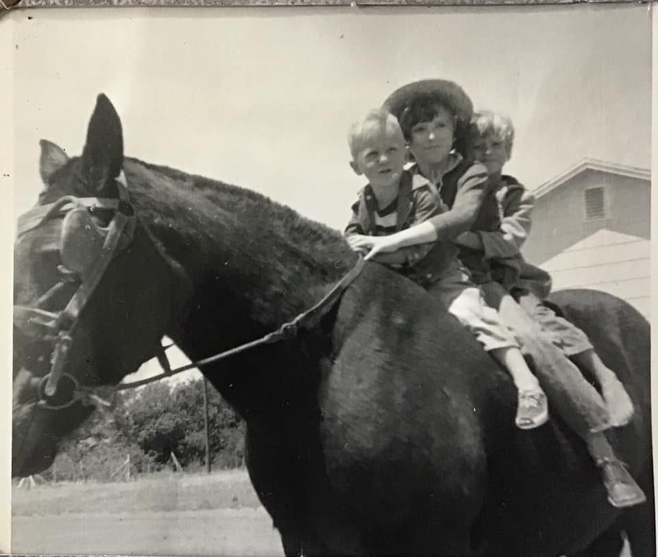 Wells siblings' childhood in Antioch, Oklahoma, circa 1954