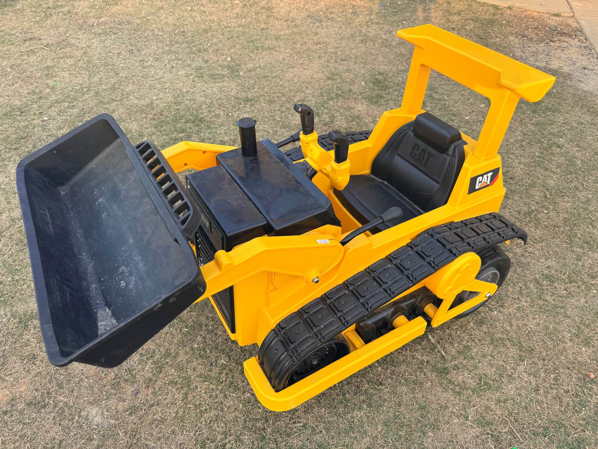 Picked up a really nice Cat D6 dozer recently. Made by Ertl in the