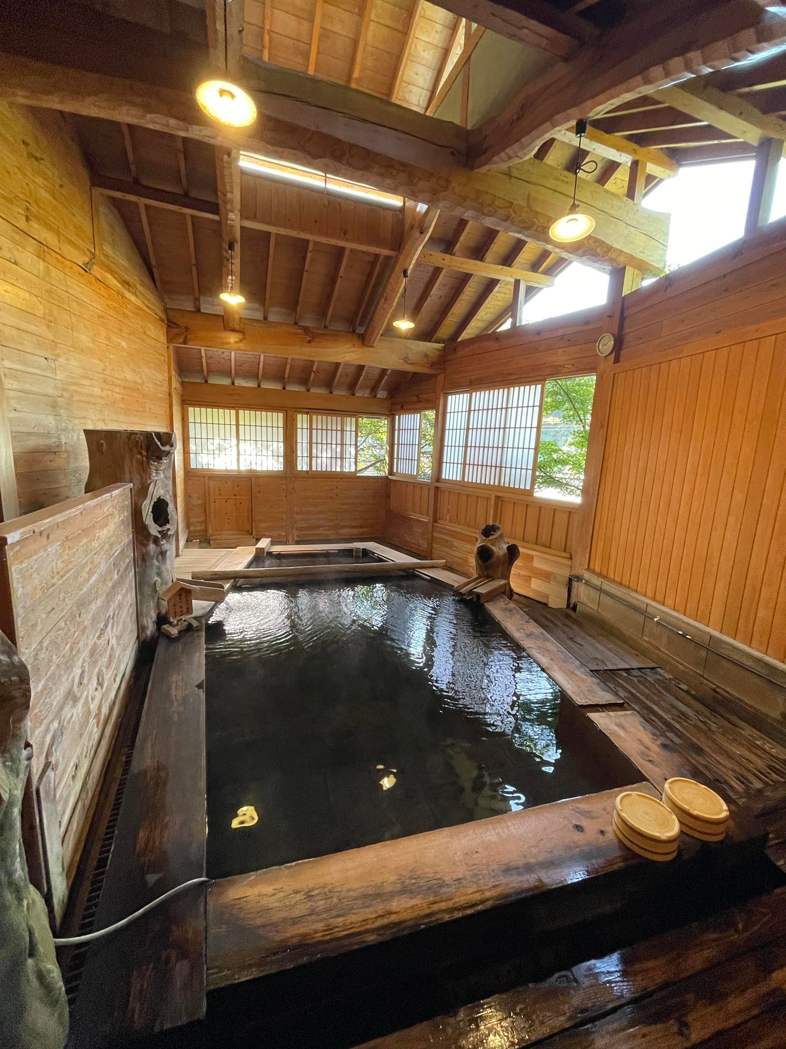 左左的紳活札記 - 【站著泡湯？！ 九州「立湯」湯屋】 上次去九州玩時，遇到最有趣的是：#立湯！... | Facebook