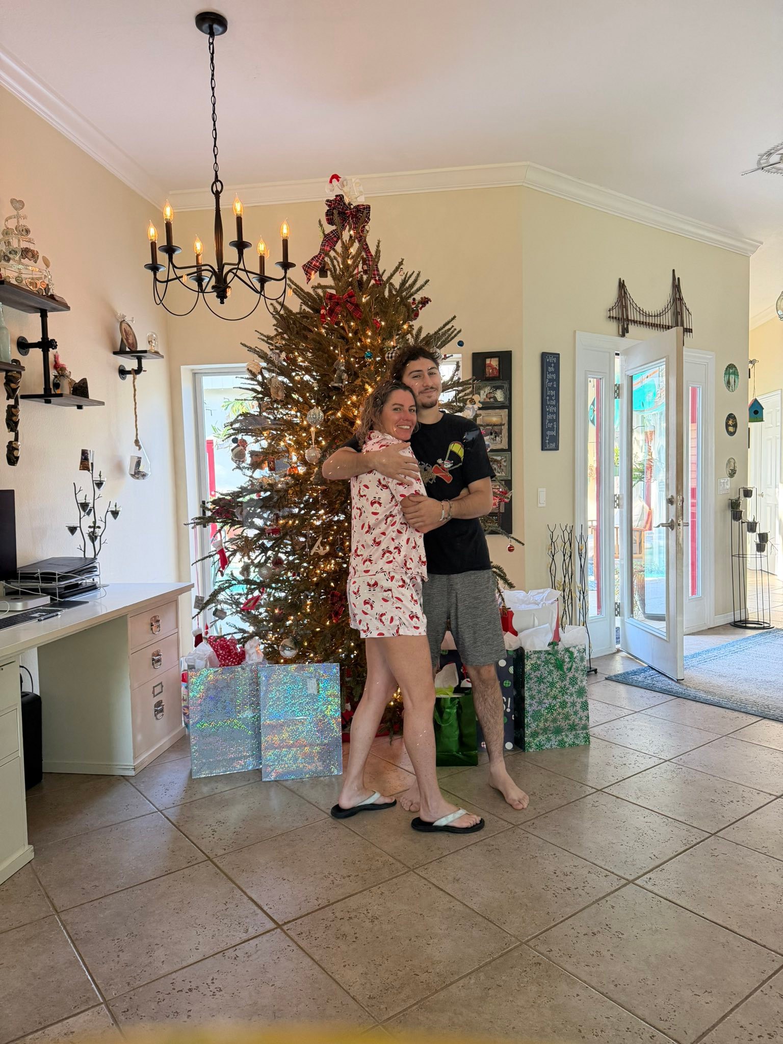 heather rae el moussa christmas dress 🔗: bit.ly/4gv93UN Tarek and are celebrating with their blended family! 📷️: Heather Rae El Moussa/Instagram fmd22june2026