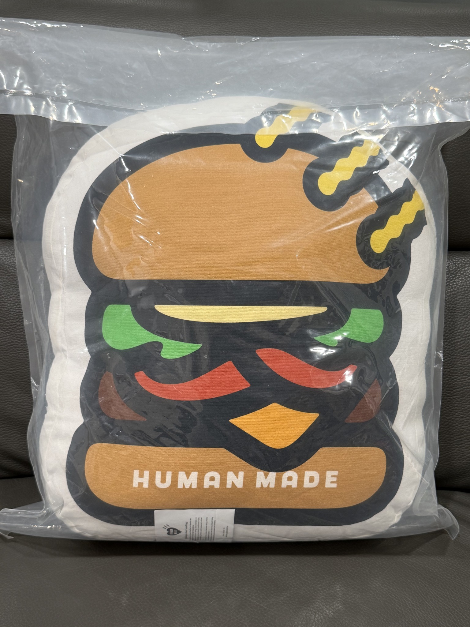目的: 出售商品名稱: Human Made x Shake Shack 聯名漢堡抱枕商品尺寸 
