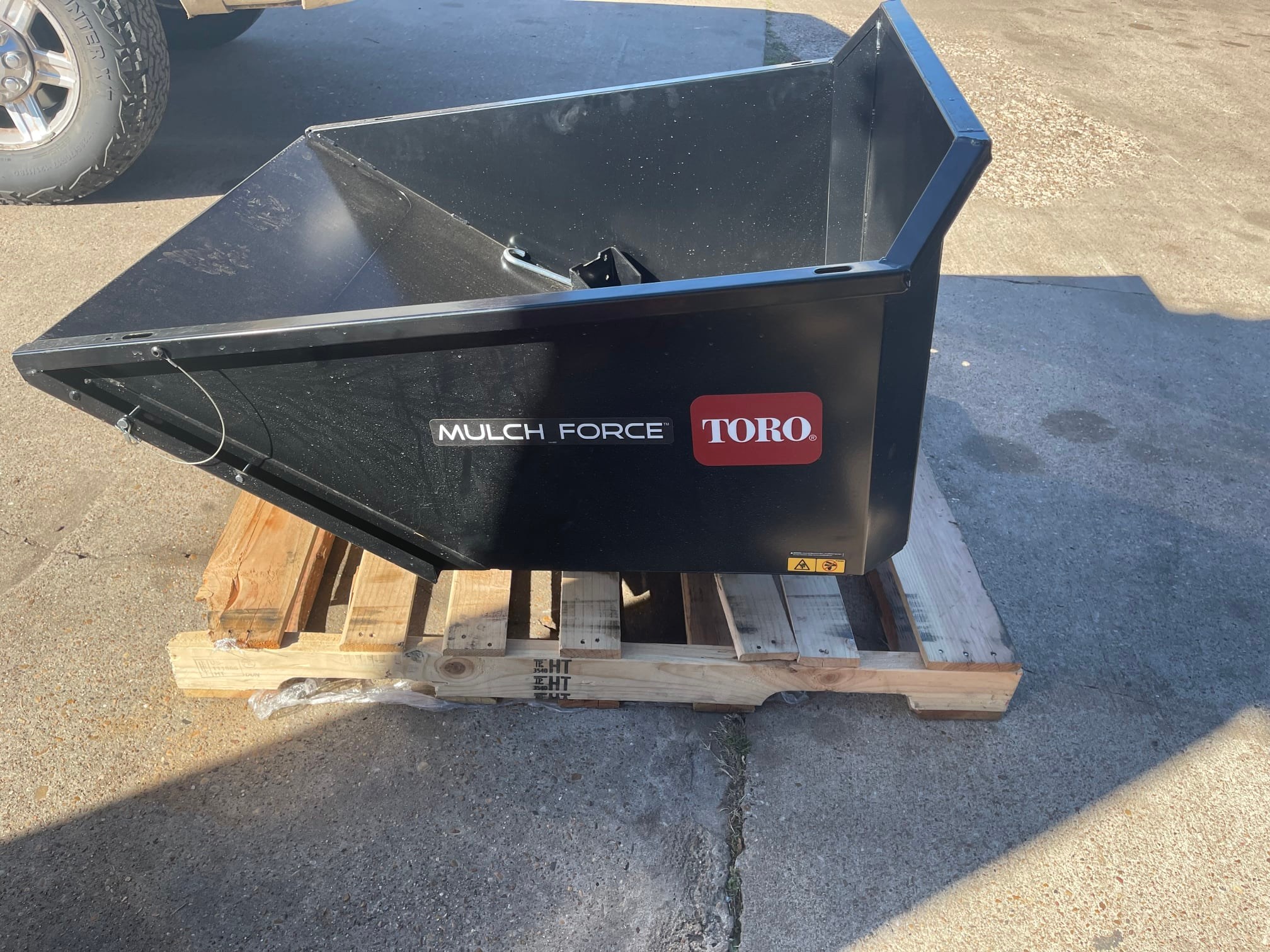 Ken Toro Mulch Force Dump Bucket (78597) $1,600.00
