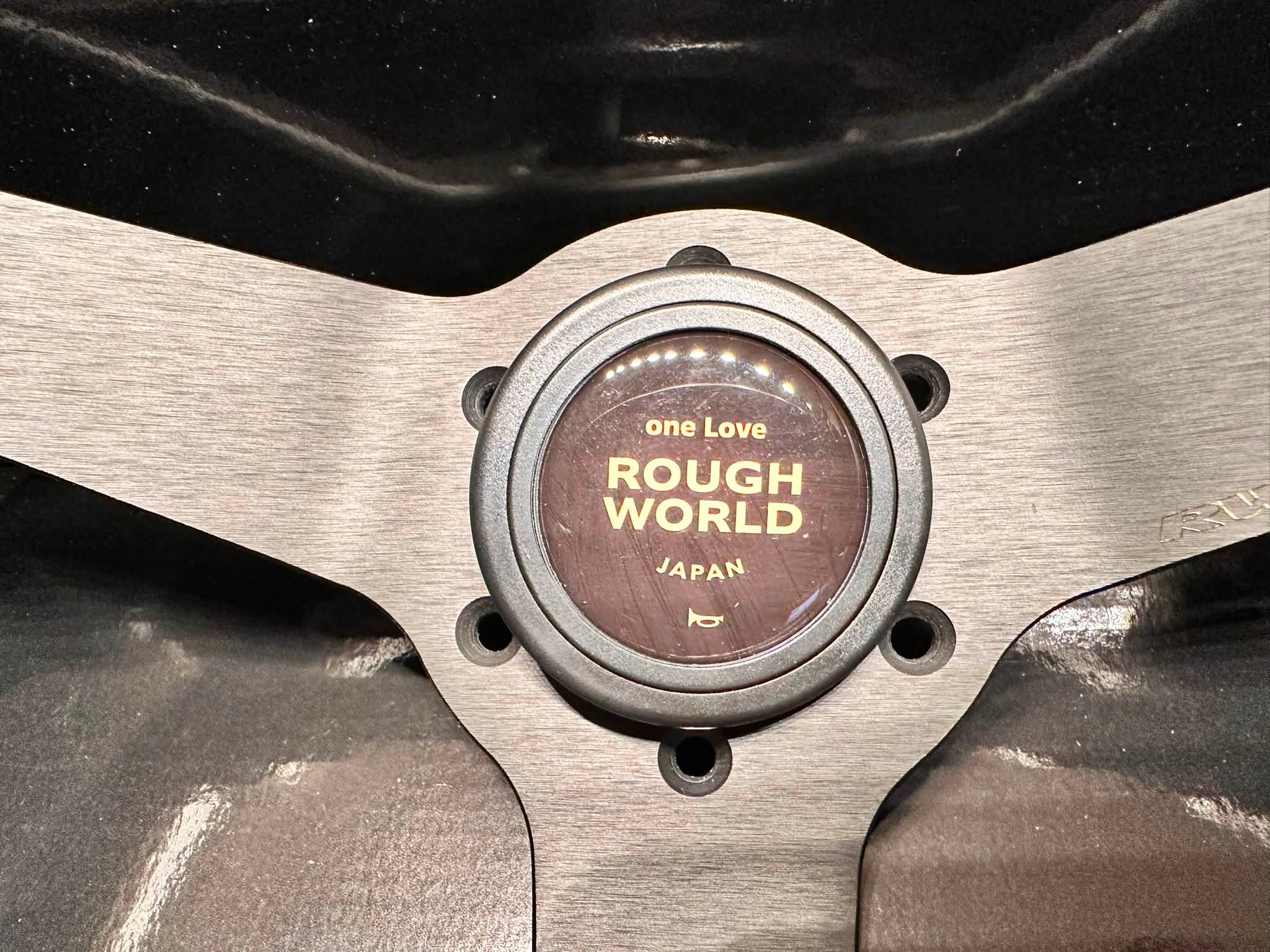 新しい、RWBの限定ステアリングが入りました。 ご希望の方は、ご連絡