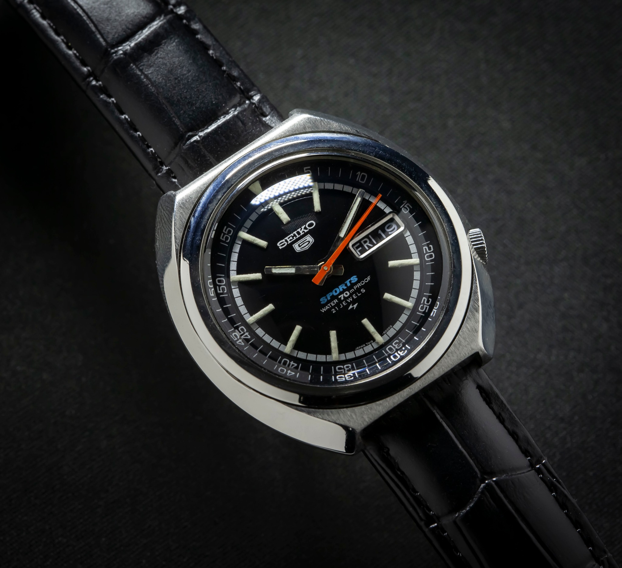 Vintage 1970s Seiko 5 Sports 6319-8070 watch