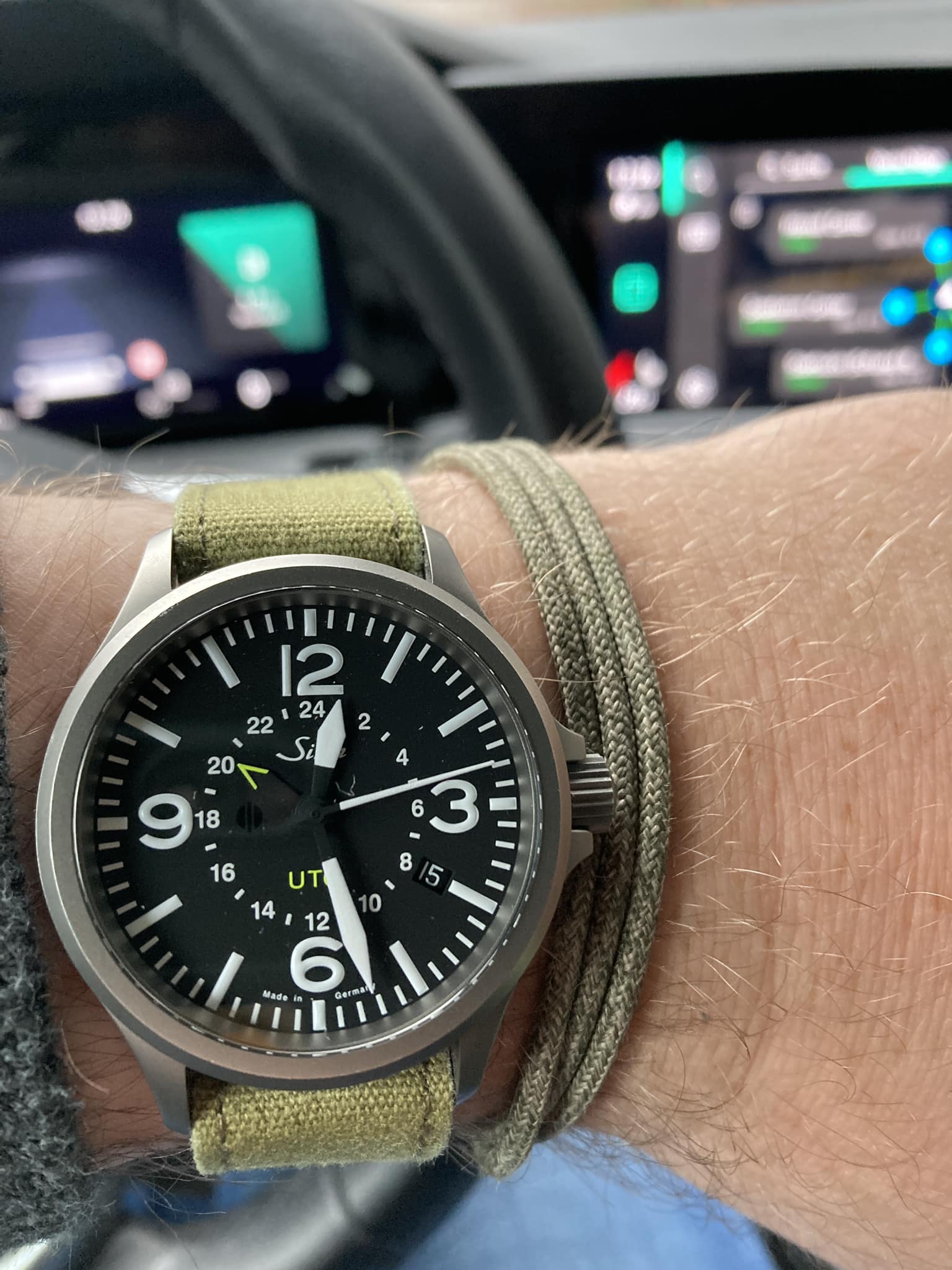 856 S UTC – the black pilot watch with magnetic field protection