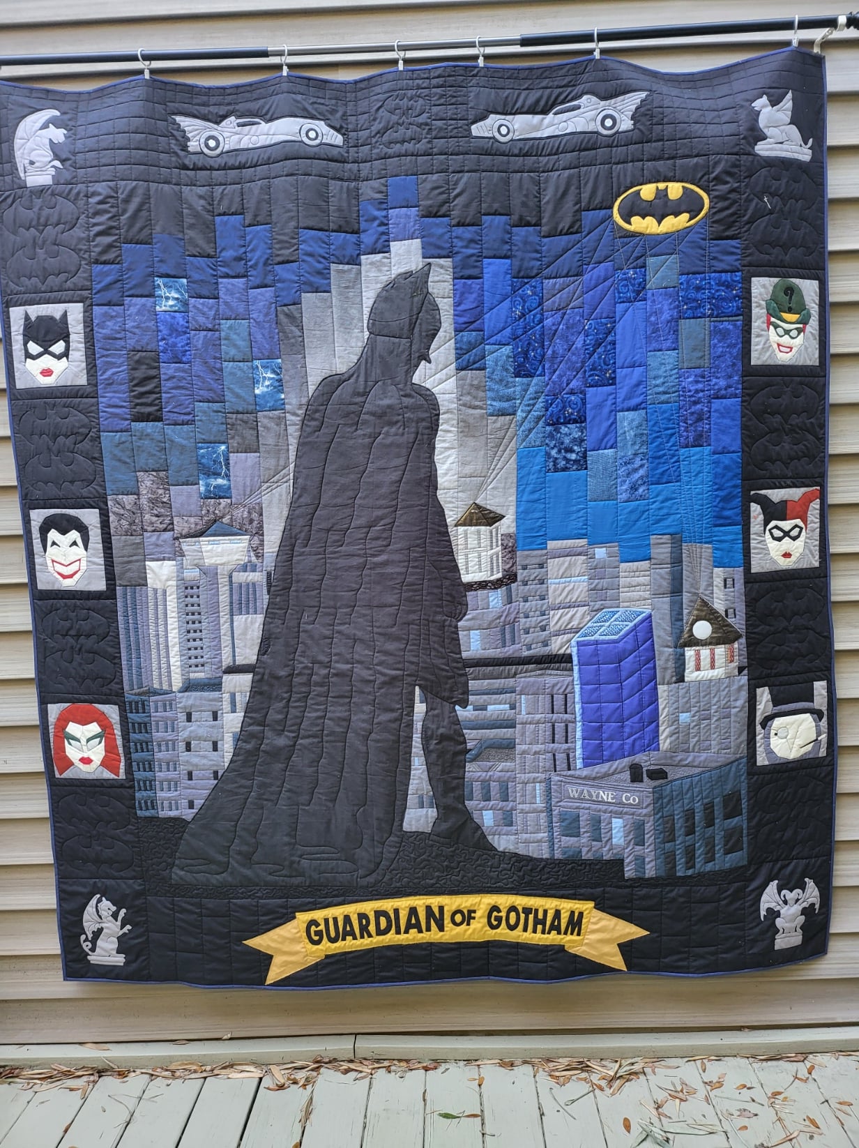 Batman quilt made with cotton fabric display picture 1