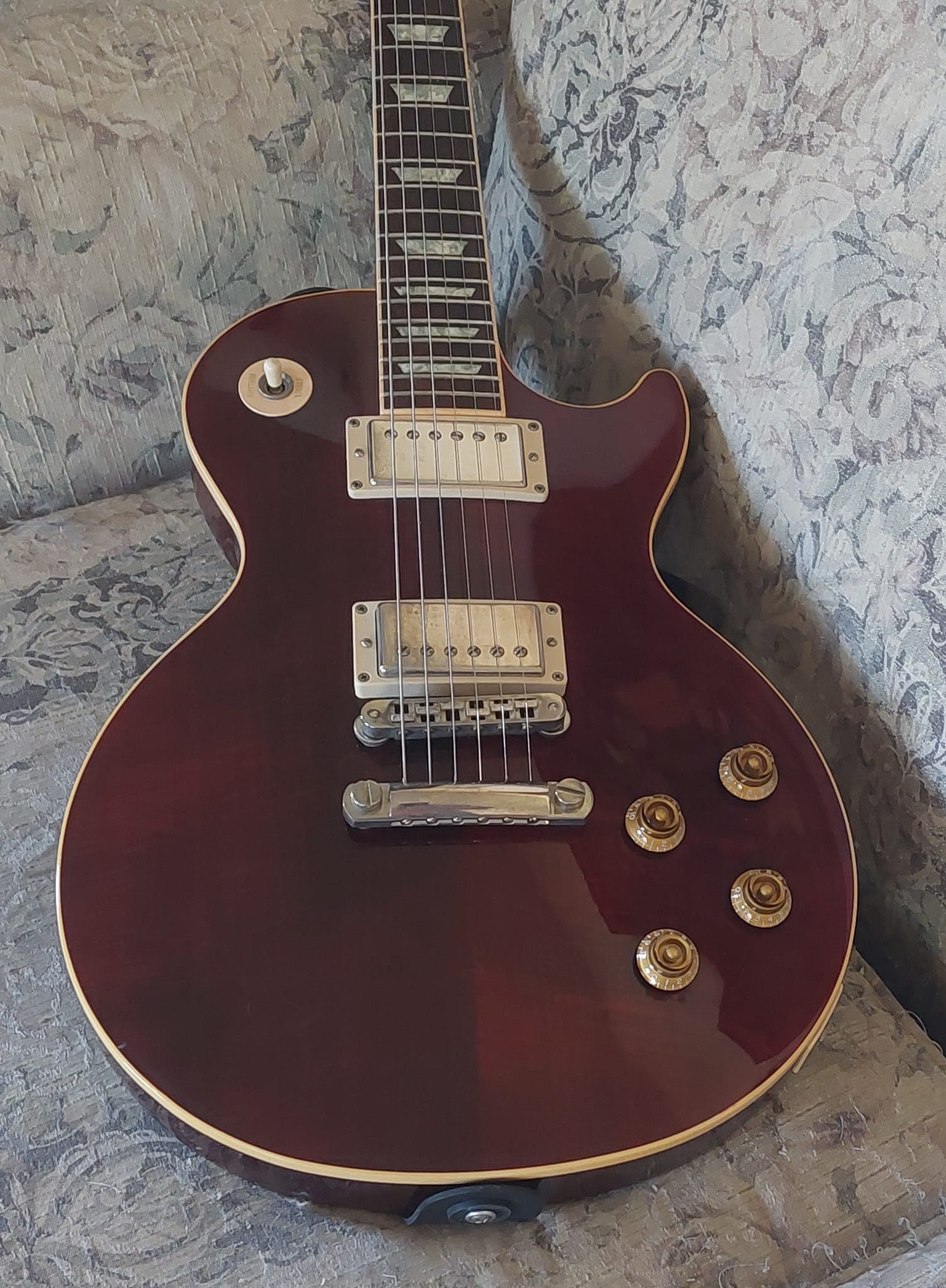 Red wine Les Paul Studio 2005 guitar