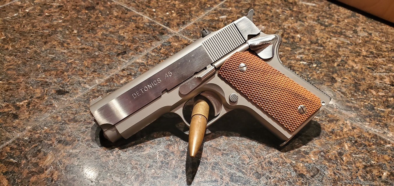 Vintage Pistols》 