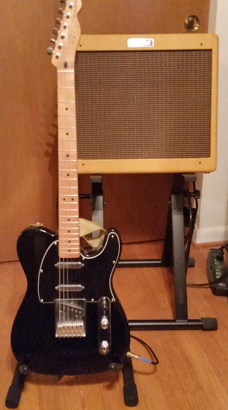 What is a Blackout Deluxe Tele guitar and what is it used for?