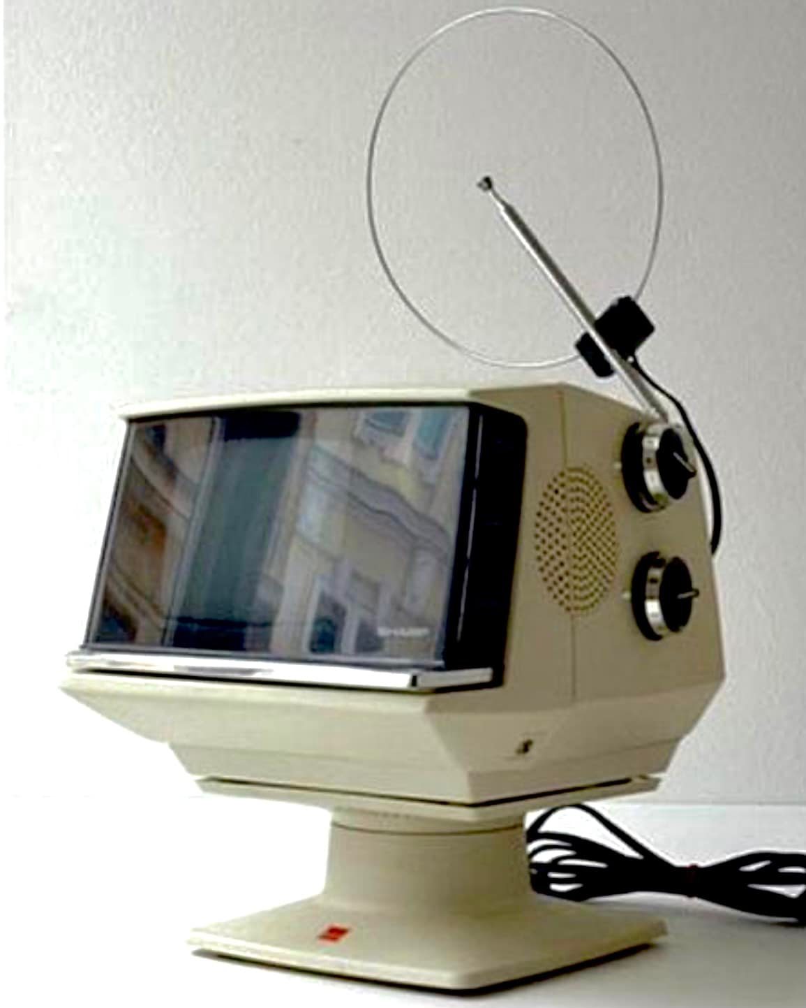 Sharp 5P-12G portable TV, 1974. 🧐 ~ Laurie ~ 🤓