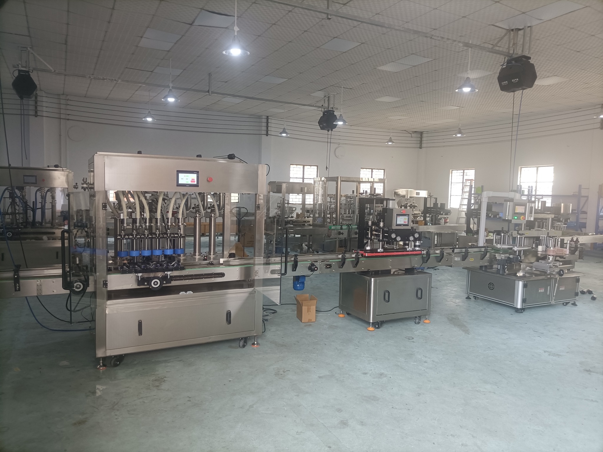 Two-head Filling, Automatic Cap Feeding & Capping Turntable Production ...