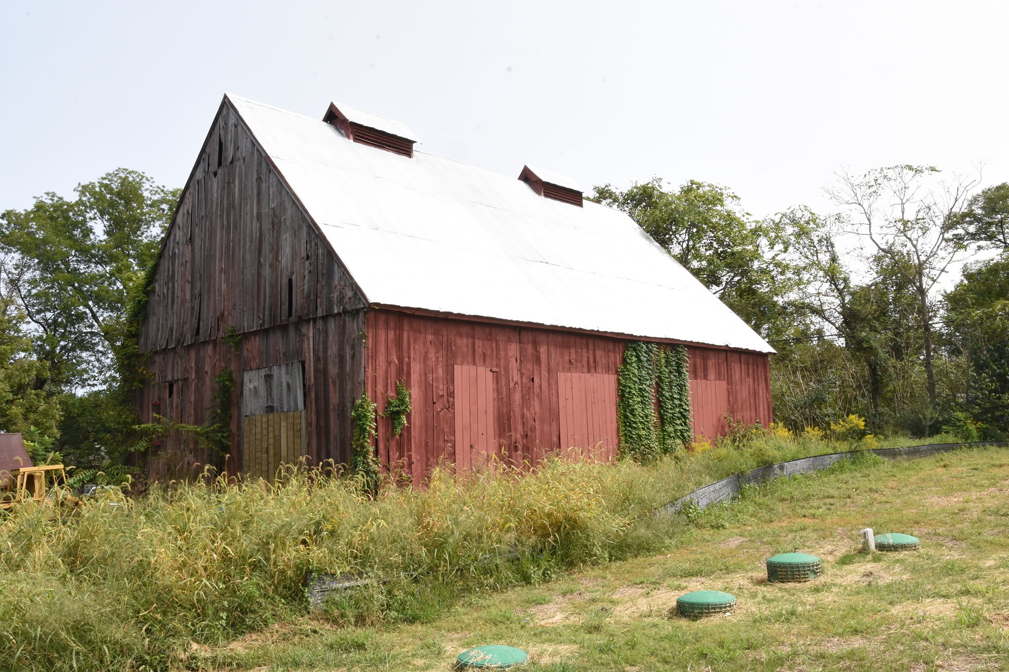 Tobacco barns and historic plantations in Southern Maryland