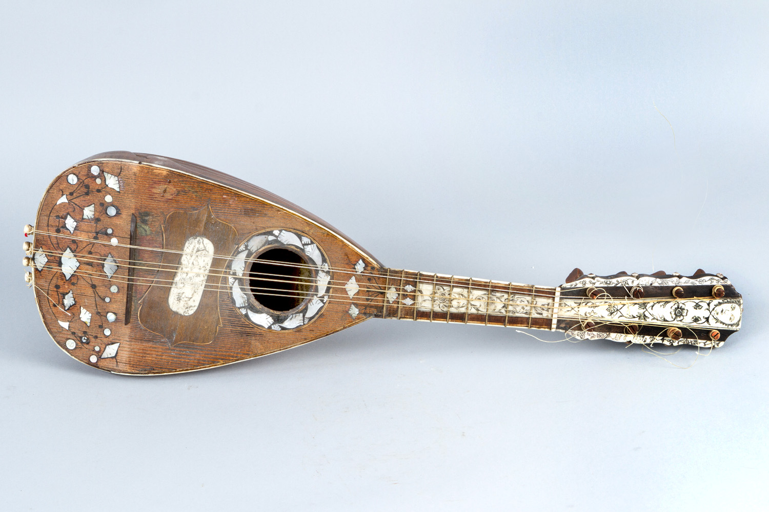 What is a Vinaccia mandolin with F.lli Vinaccia label?