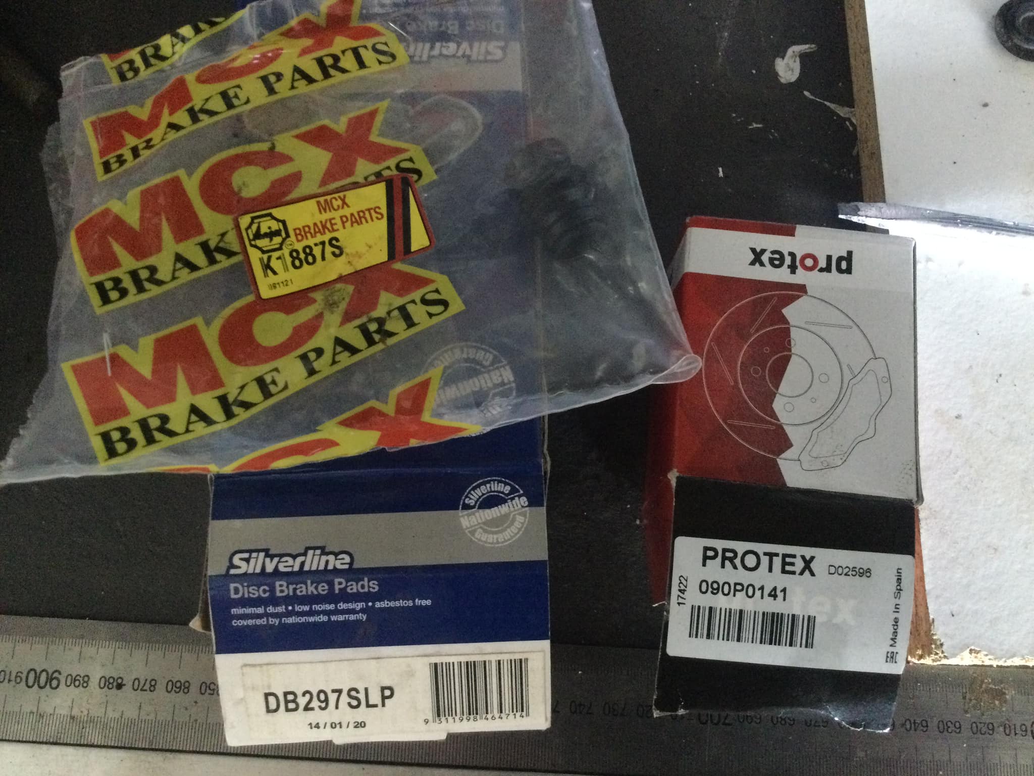 What are replacement piston and seal sizes for front brake callipers?