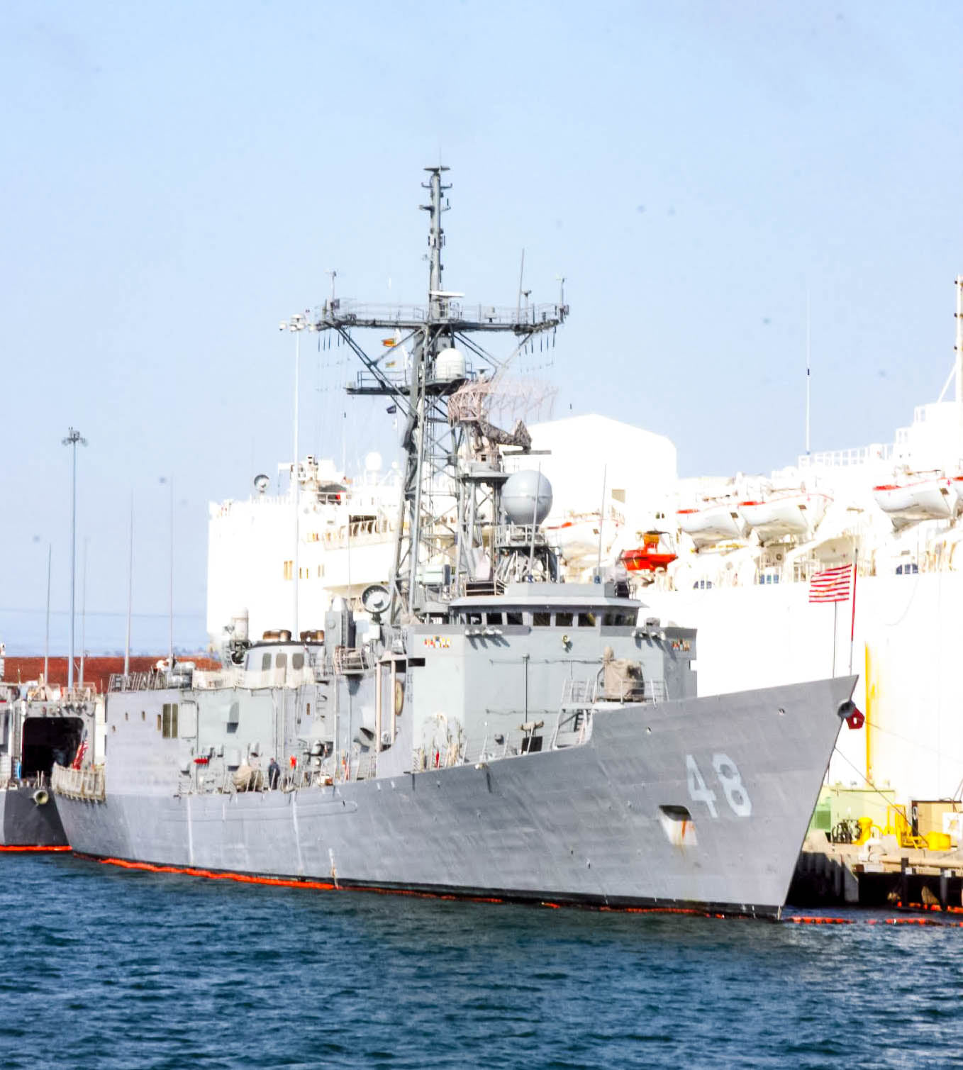 Here s my photo of the USS Vandegrift (FFG-48) an Oliver Hazard 