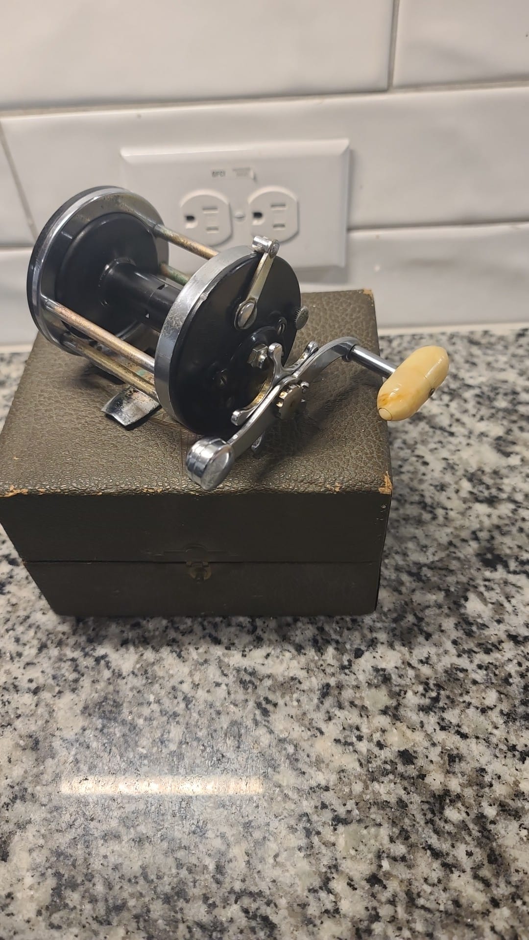 shimano 2019 spinning reels ST4000XGFM Stradic FM Reel Stella SW boasts a Lew's Tournament Lite LFS Size:TFD BFC 701-1 Brand:Frabill