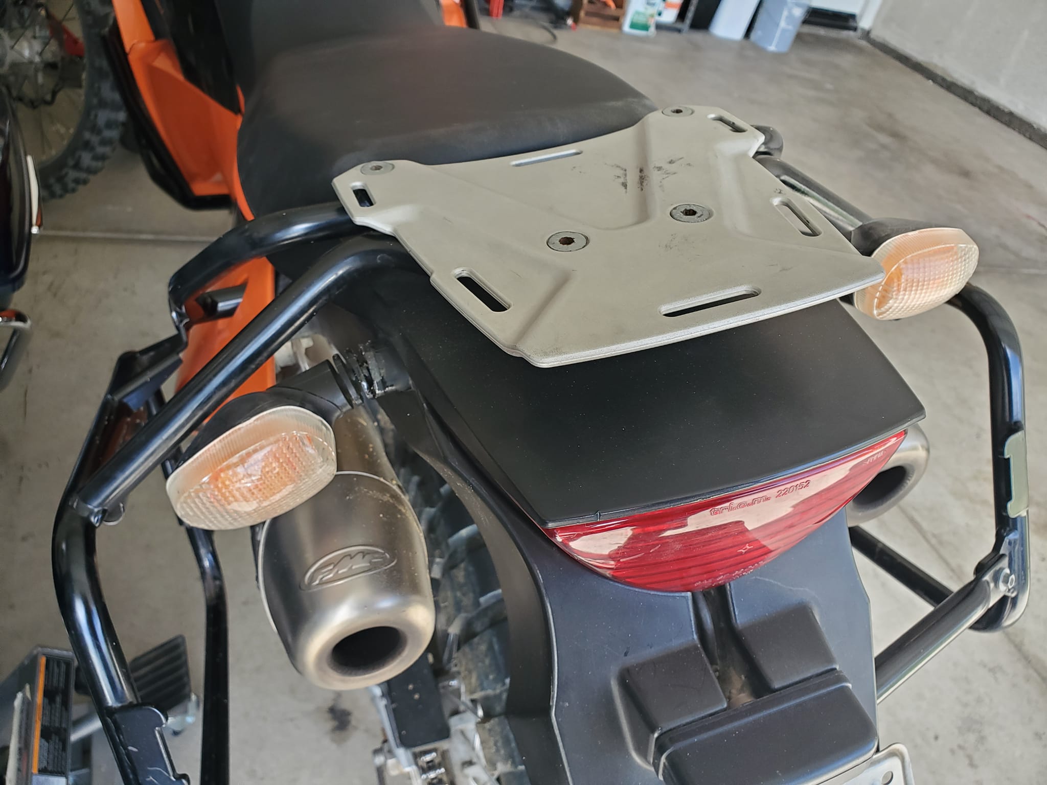 N Rear turn signal replacement: remove plastic top plate?