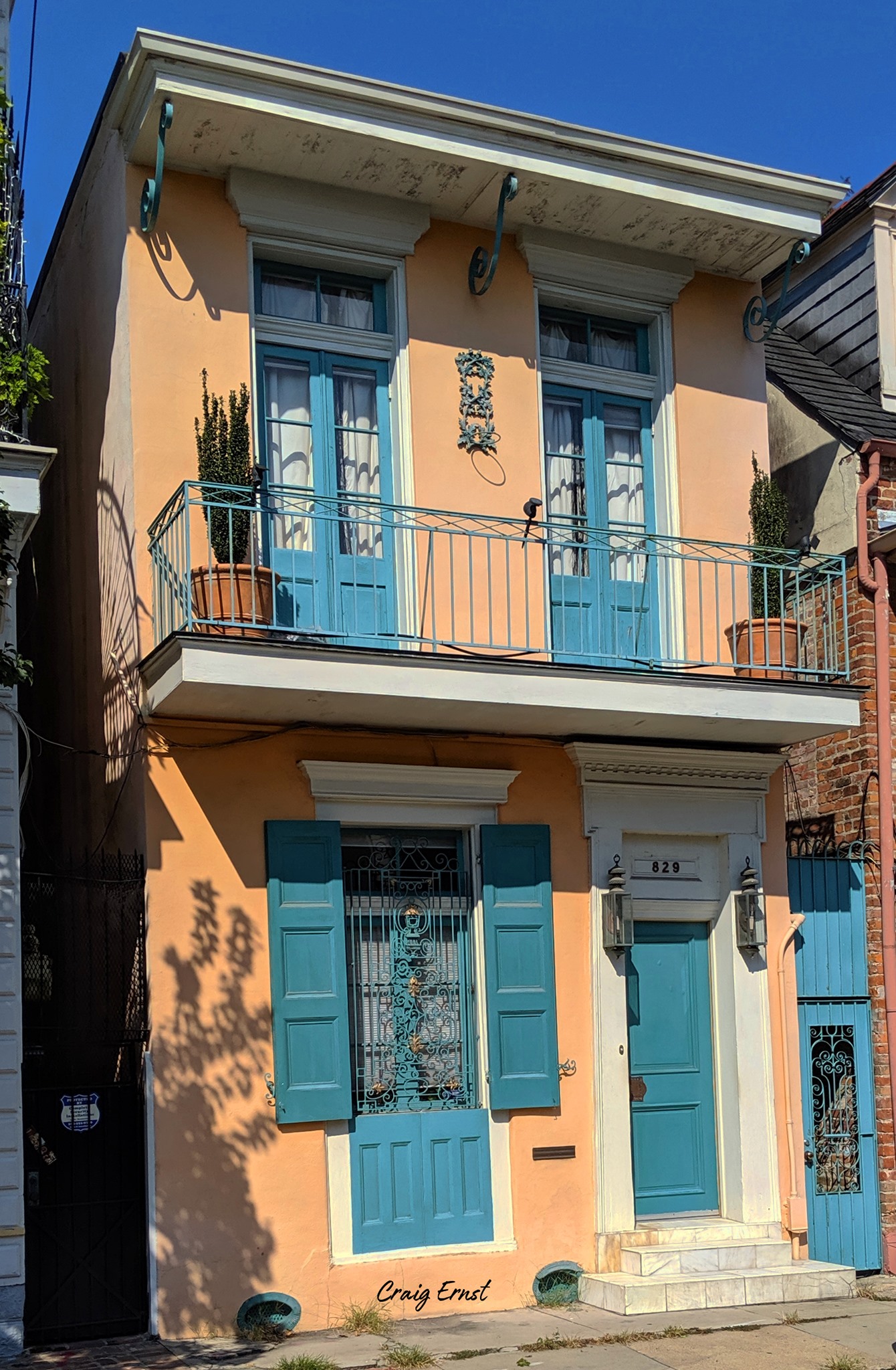 Alterations to a historic 2-bay side-hall residence