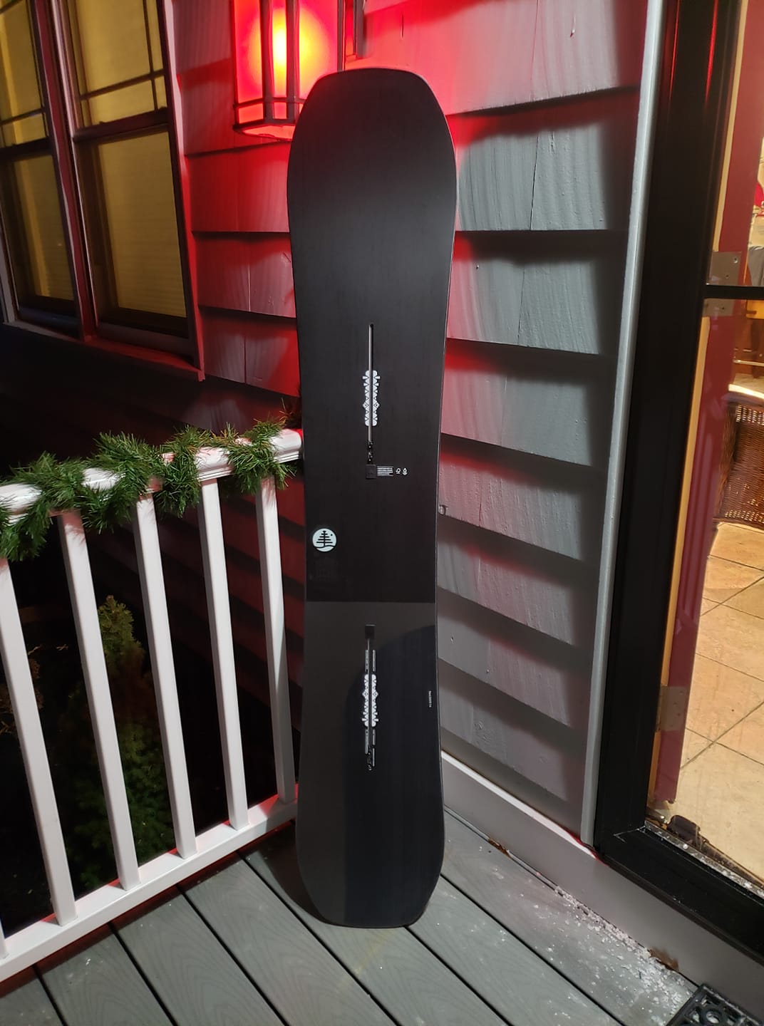burton family tree hometown hero snowboard 2021 Camber | Burton.com Winter 2027 The directional shape has enough taper to float the nose on deeper days Burton Family Tree Hometown Hero