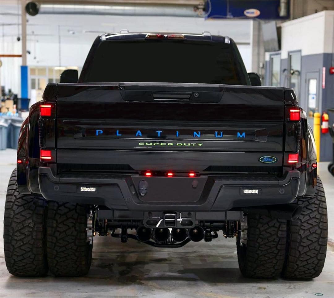 Tow Rigs - Blacked Out Platinum Super Dually 😎