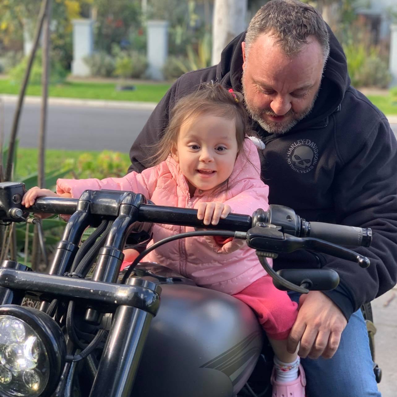 She melts my heart | Manny Stratis