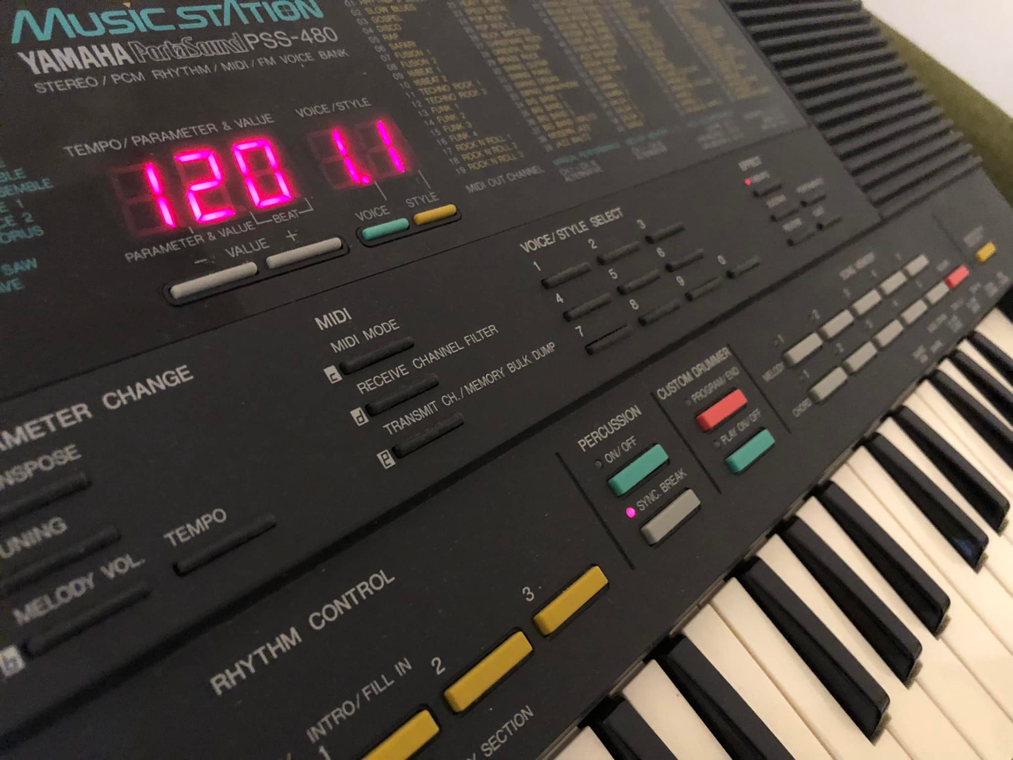 Yamaha PSS 780 FM synthesizer demo