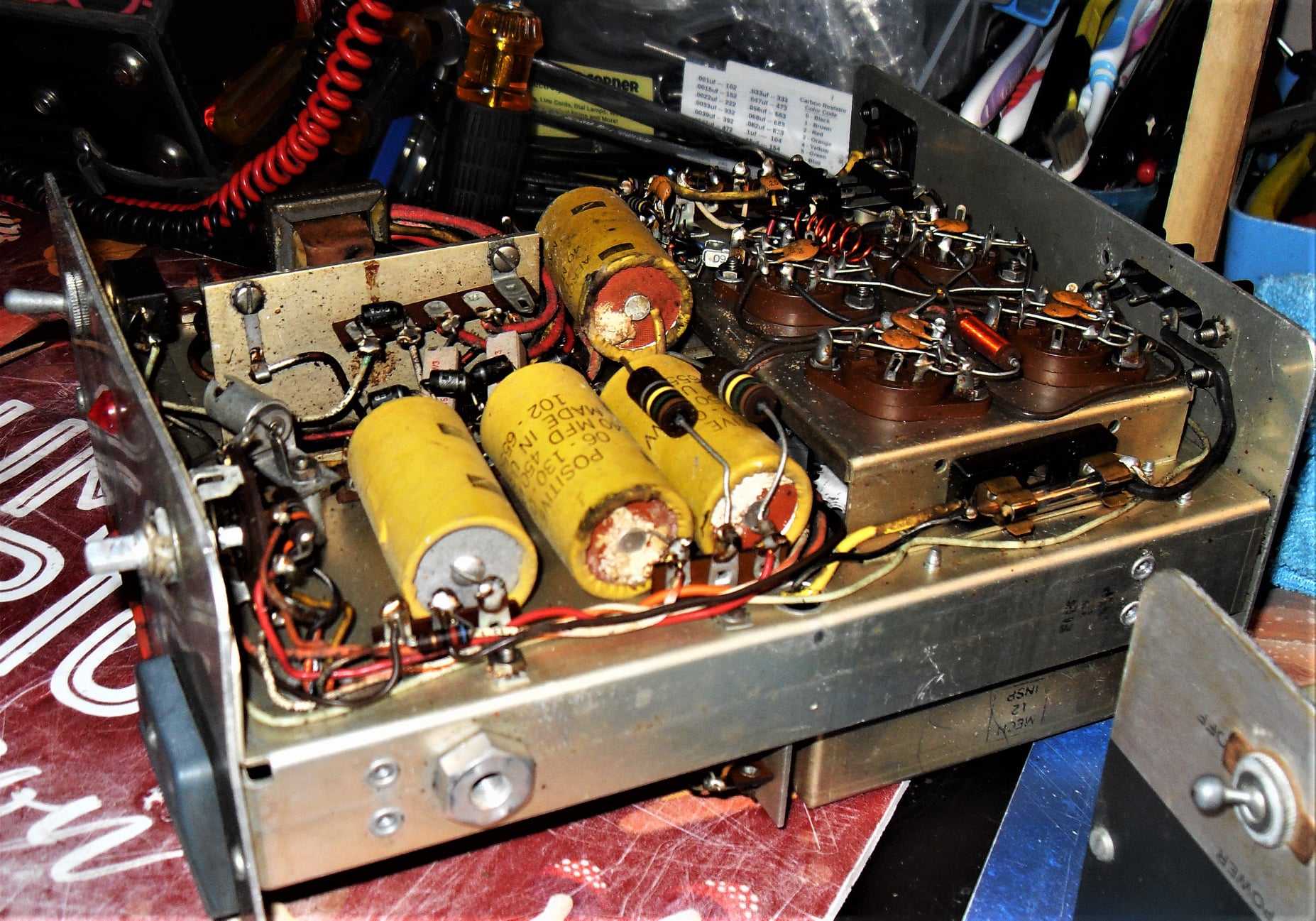 Abbree AR-805S. Inside: 2x springs and capacitor