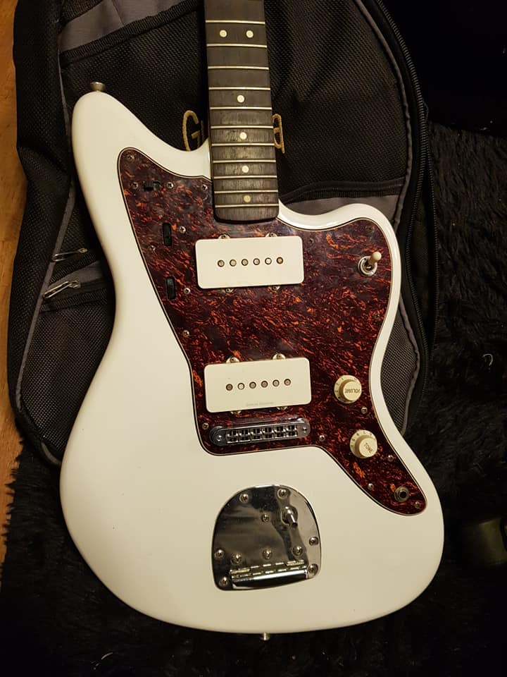 Squier Jazzmaster Vintage Modified vs Special?