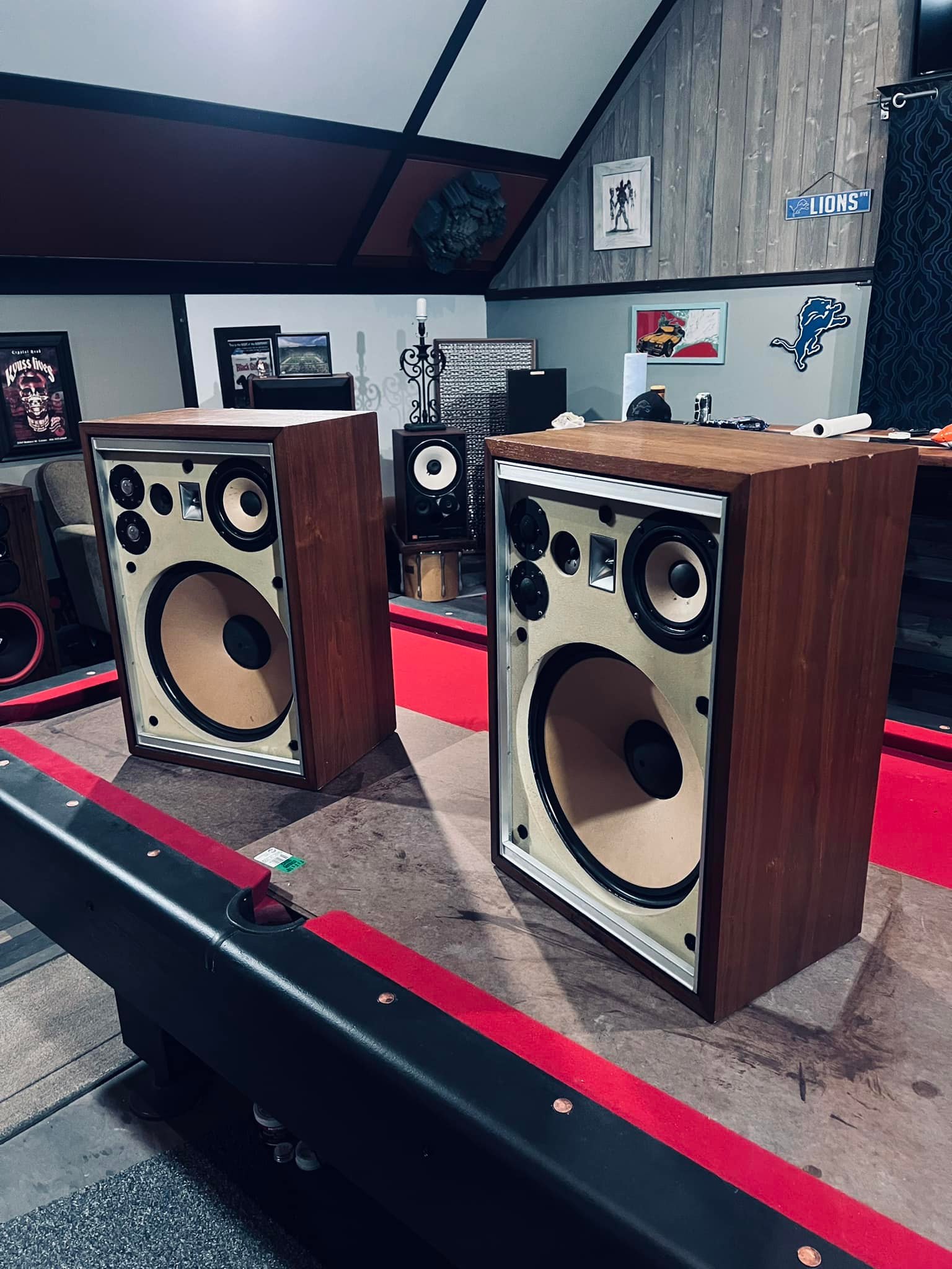 Hello group! I have a pair of Altec 886a speakers that I bought 