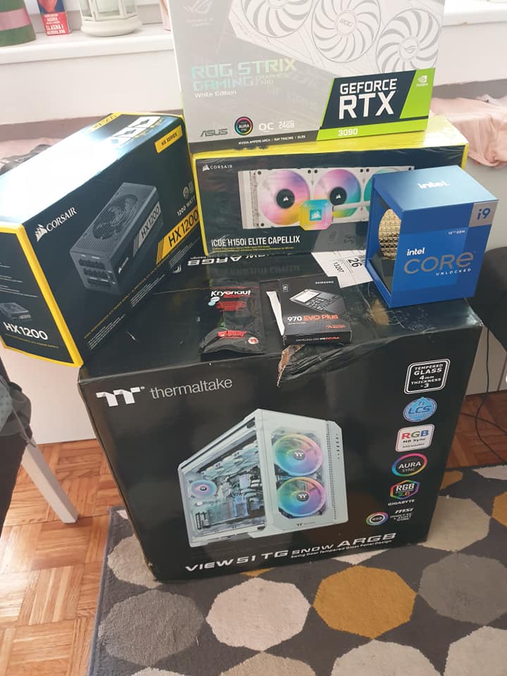 What's is the best casing for install a Z690 extreme glacial? Any