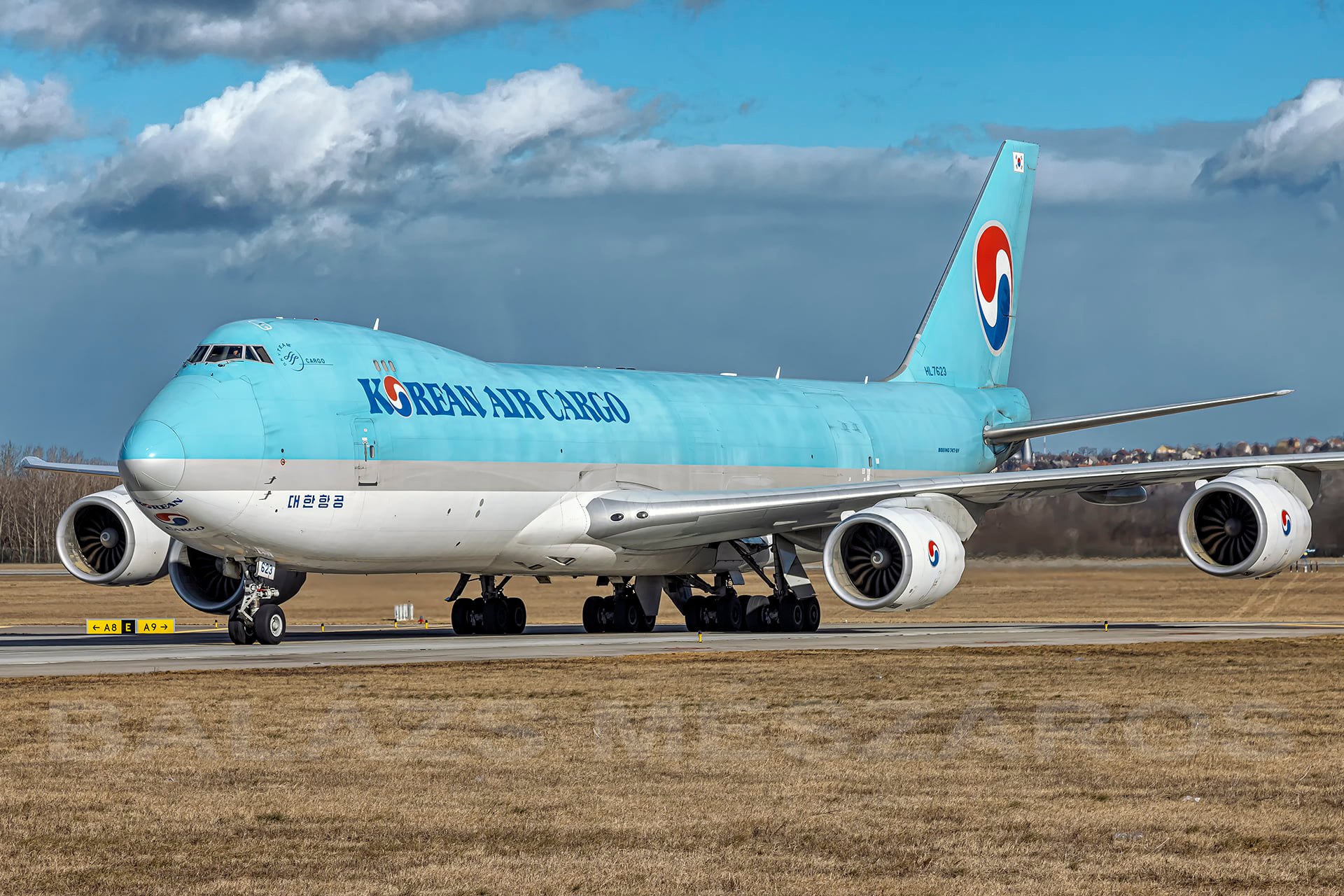 Korean Air Cargo Boeing 747-8F livery