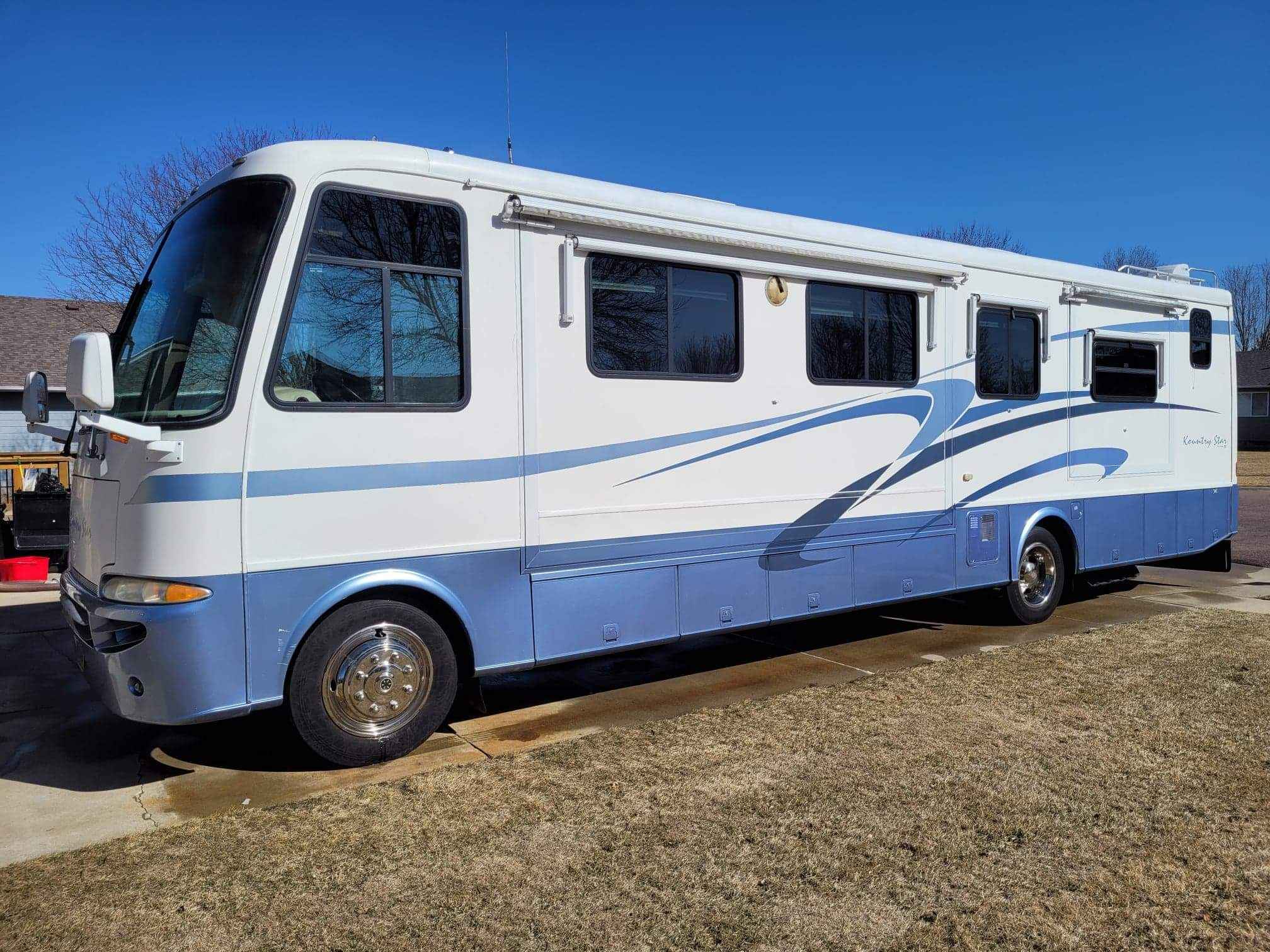 2005 Newmar Kountry Star 3910 40 foot with 55,000 miles, featuring