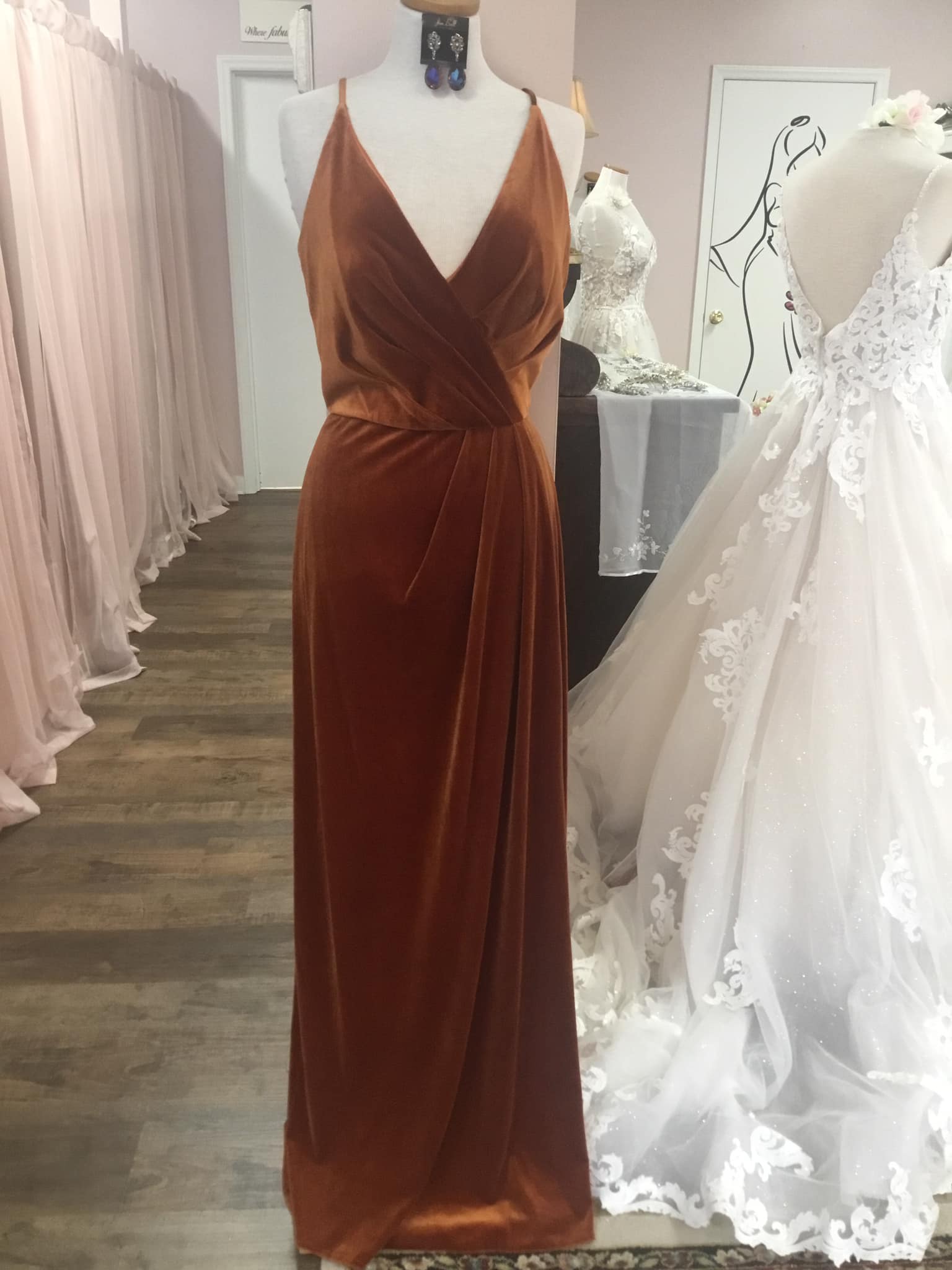 RUST VELVET BRIDESMAID DRESS🤎PERFECT FOR THE FALL AND WINTER WEDDINGS🤎 AND IT HAS POCKETS !!!!!!