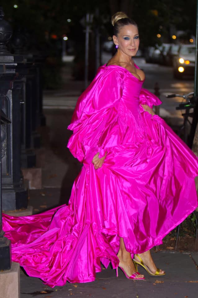 parker hot pink dress Still thinking about Sarah Jessica and her from the 2000's Emmy Awards 💖 Last-90-days