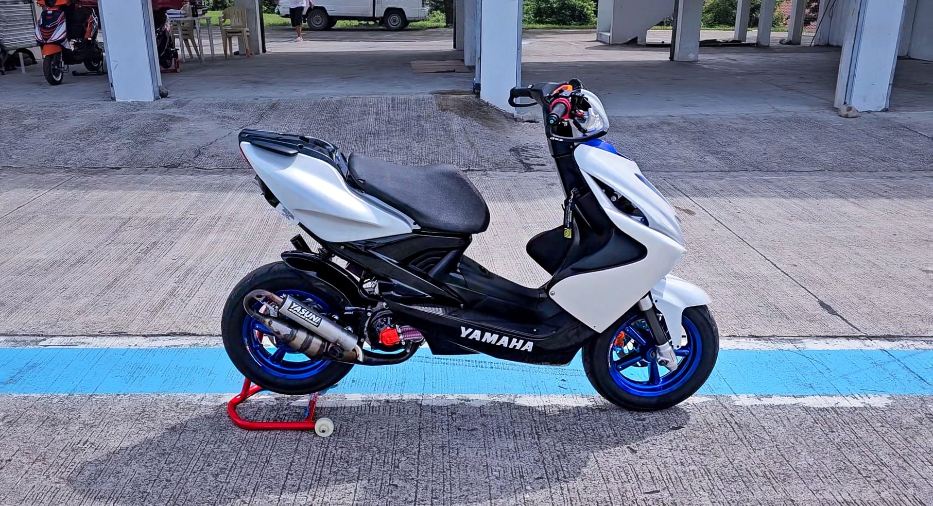 Side Stand for Yamaha Aerox & MBK Nitro Black : Amazon.co.uk 