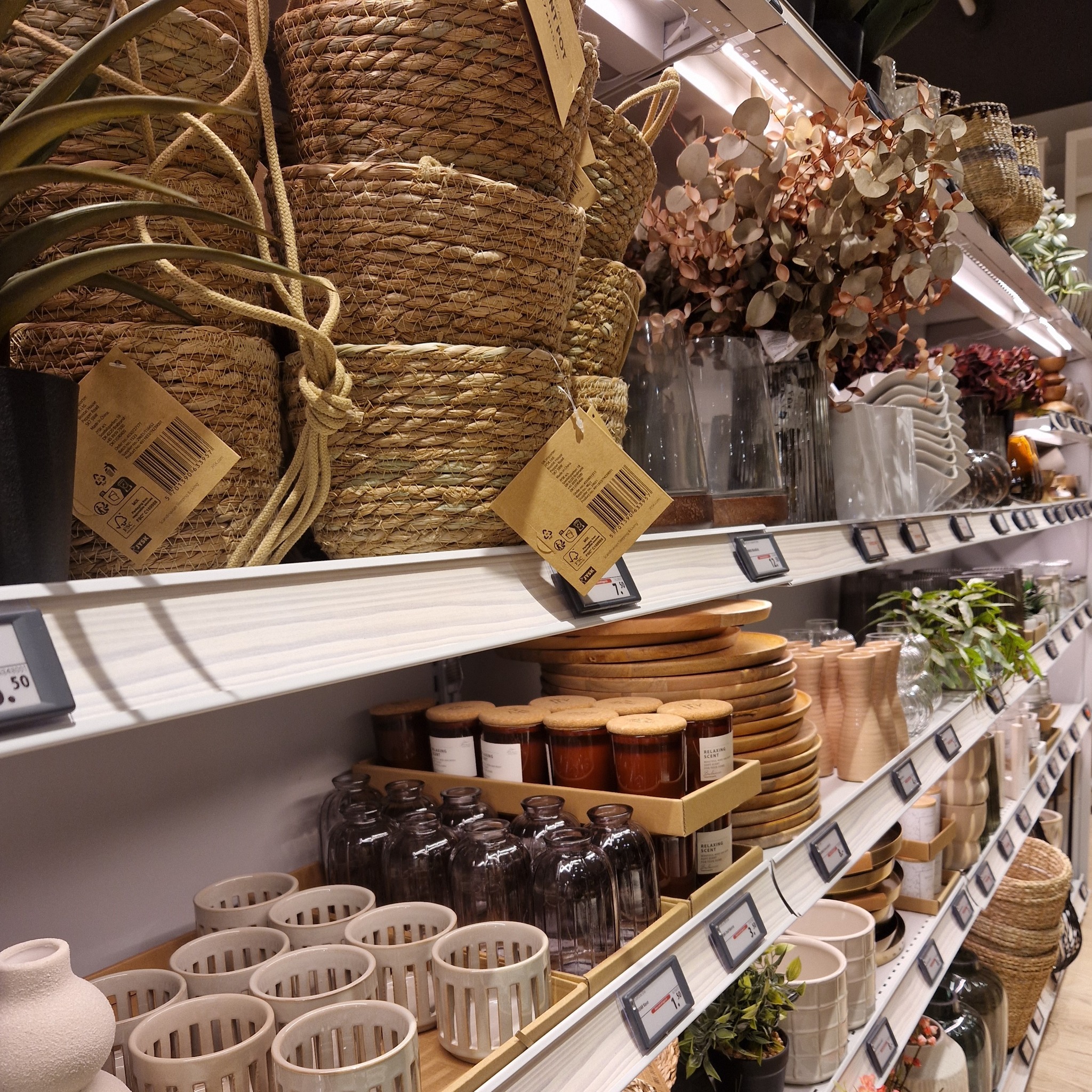 Schaufenster der Woche bei JYSK Deutschland im KÖWE-Einkaufszentrum Aktuell gibt es bis zu 70% im Sommer Sale 🌸 und viele weitere großartige Angebote. Hier findest du eine Vielfalt sorgfältig ausgew