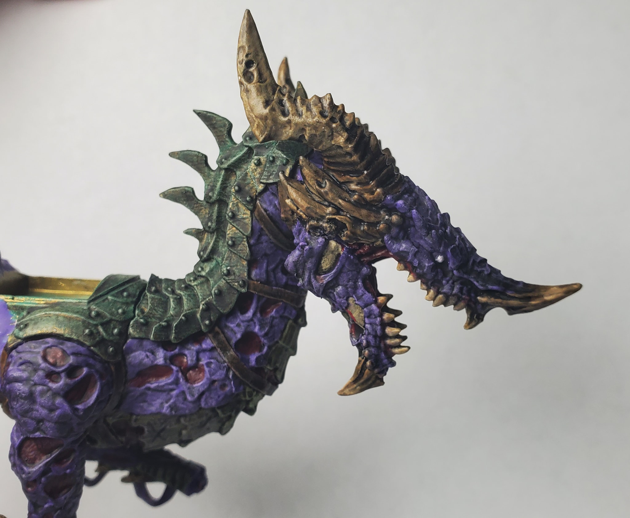 Painting a zombie dragon miniature with contrasting colors