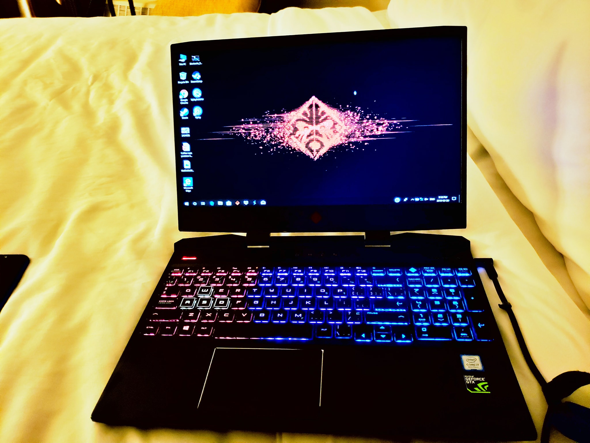 Core i7 1T HHD Intel Hd, 4400 graphics 8 Gg. RAM Windows 10 