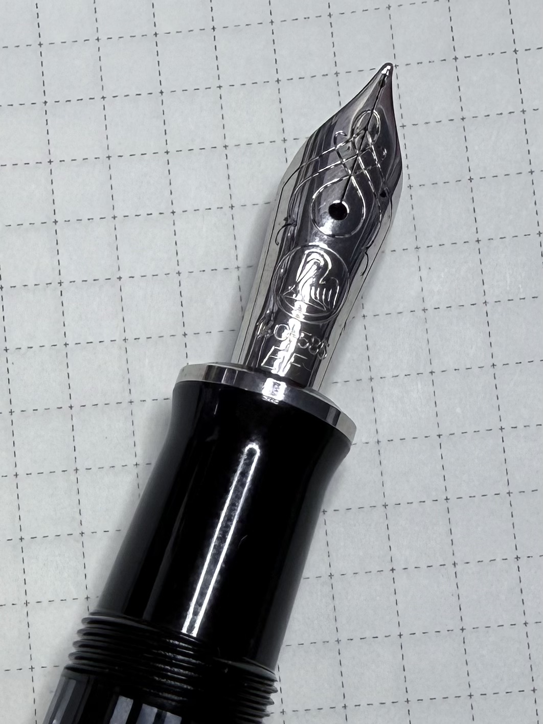 Pelikan M605 Souveran black tortoiseshell fountain pen review