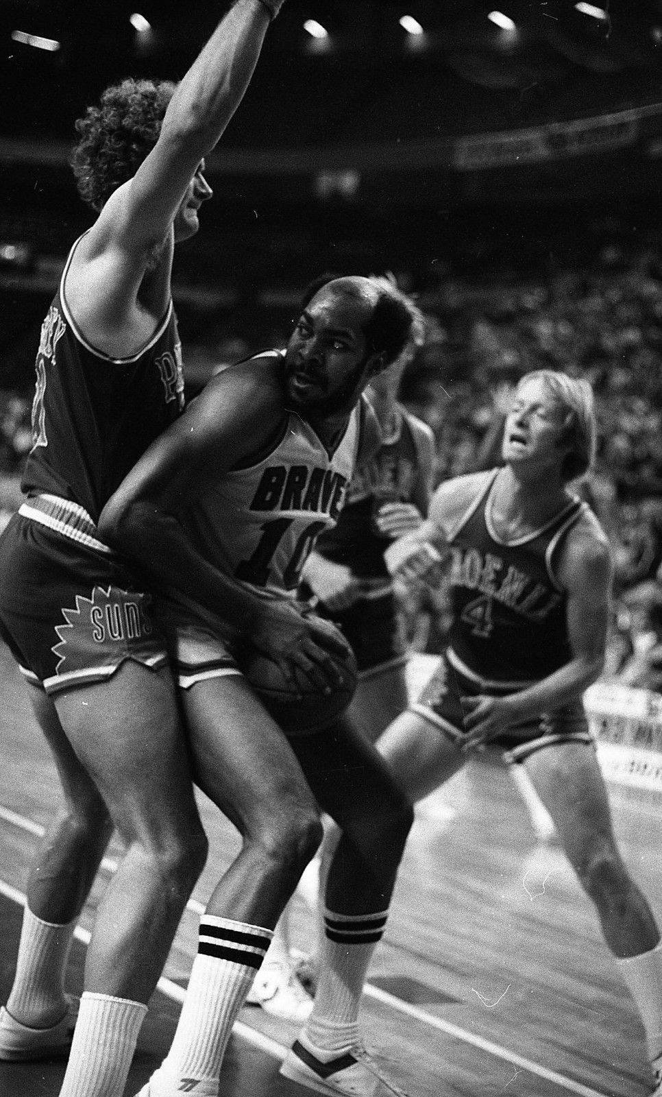 June 7, 1976 Sports Illustrated Magazine – Dave Cowens Celtics Vs. Alvan Adams Suns Cover