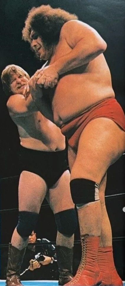 Amazing shot of Andre The Giant & Stan Hansen!