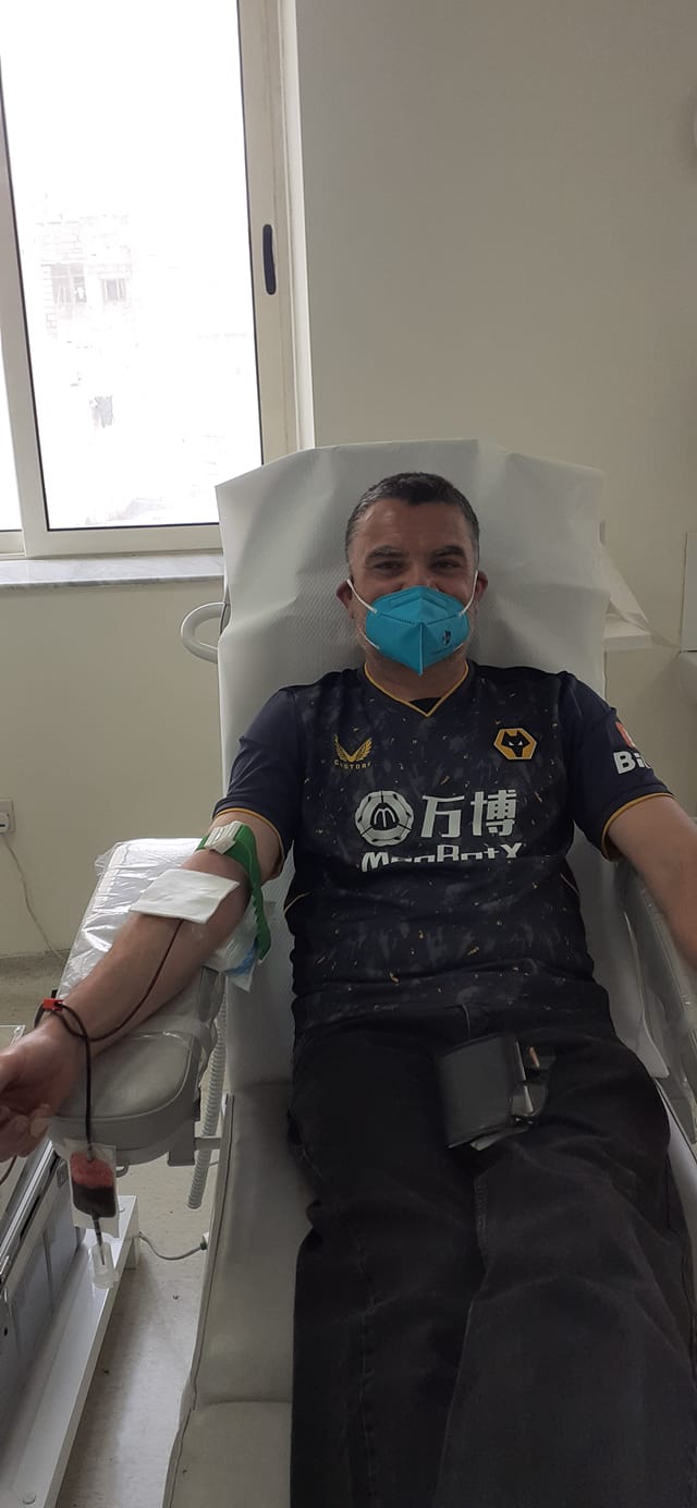We all know smoking and vaping isn't great for your health.... But it  doesn't stop you from being a blood or plasma donor. Just make sure to wait  one hour after donating