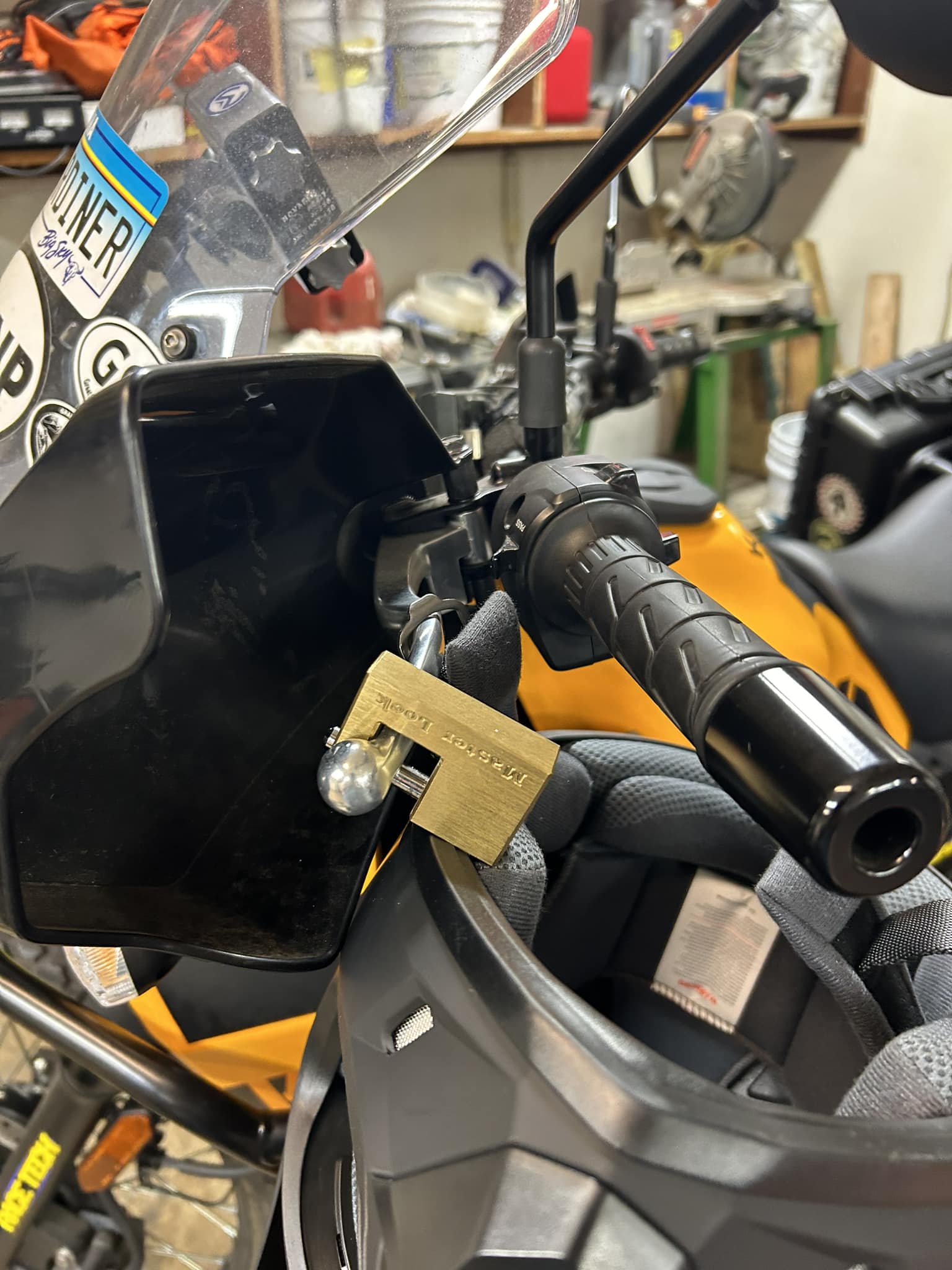 attaching helmet to motorcycle STARTRC Chin Mount Clip Bracket for DJI, GoPro & Ins How to secure helmet to