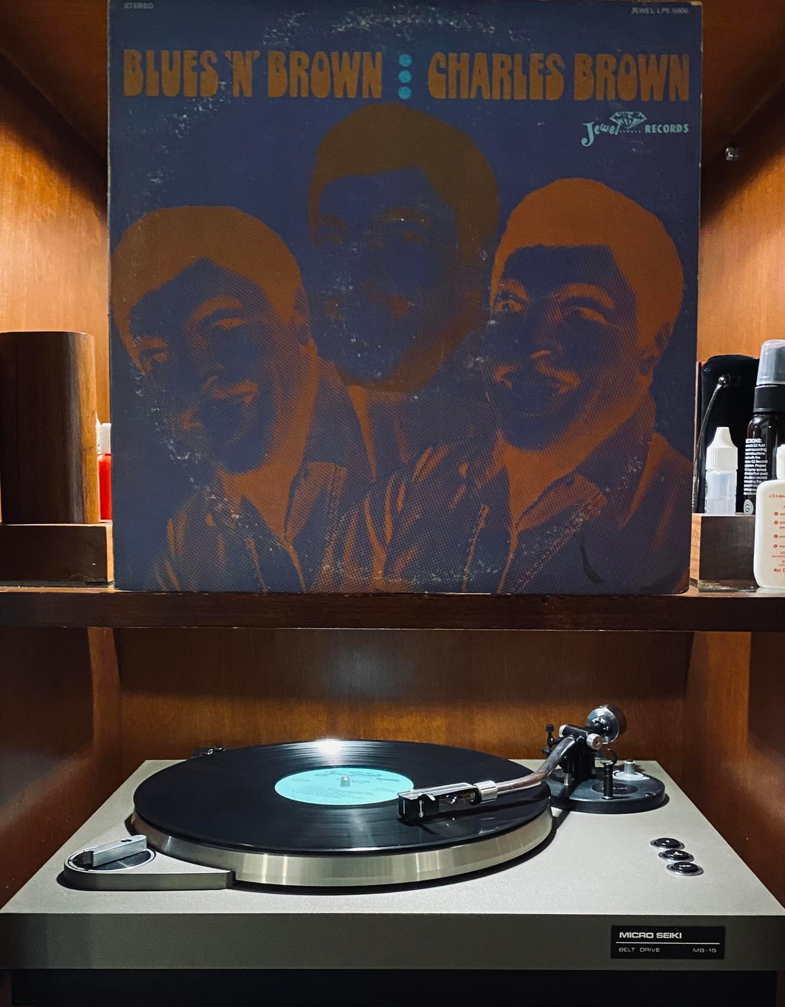 Darkroom Familia??? Brown Persuasion??? https://www.discogs.com/es 