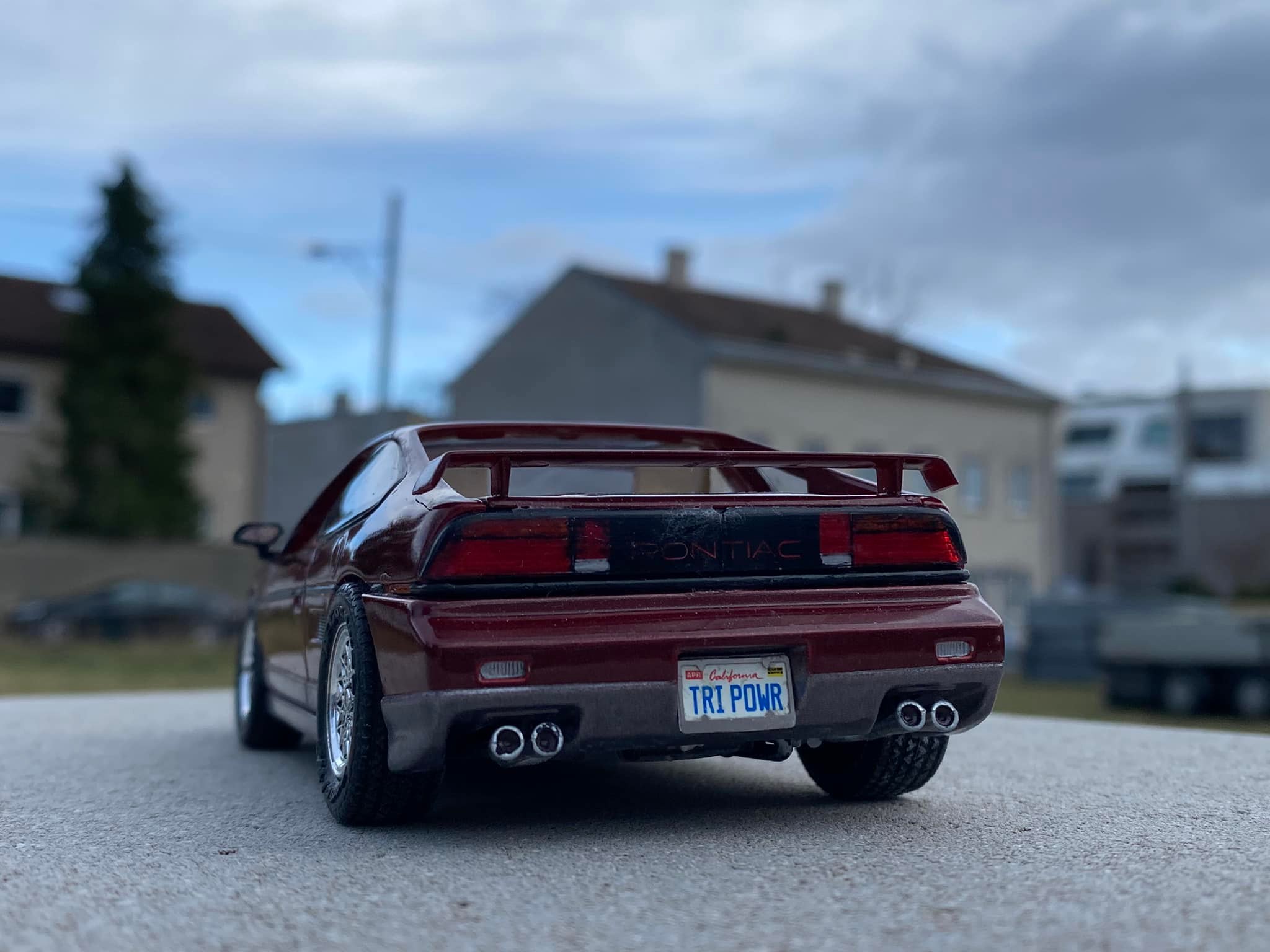 Automodello ONE24 1988 Pontiac Fiero GT T-Top – 1:24, Resina  display picture 1