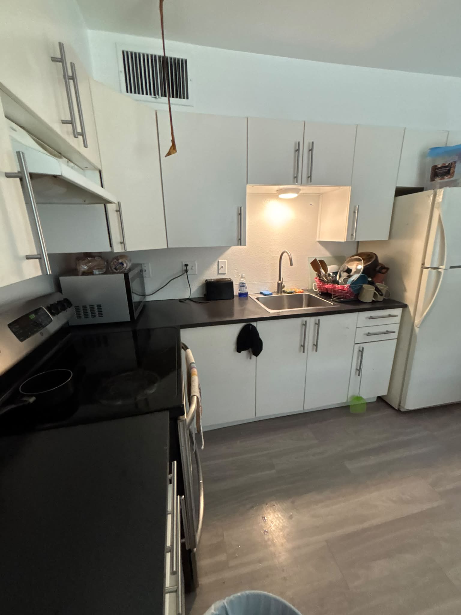 Room for rent ***