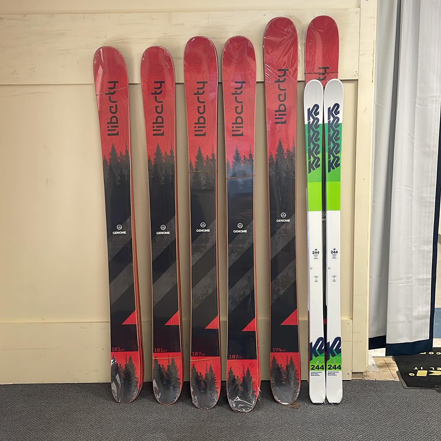 We at @alsskibarn carry a broad range of skis from mogul skis to 